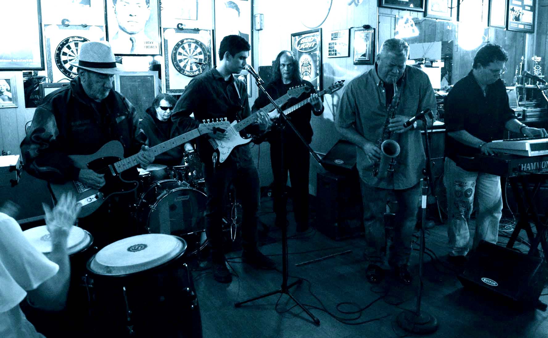 バンド The Downtown Blues Jam - MEET THE HOUSE BAND: Guitarist [John