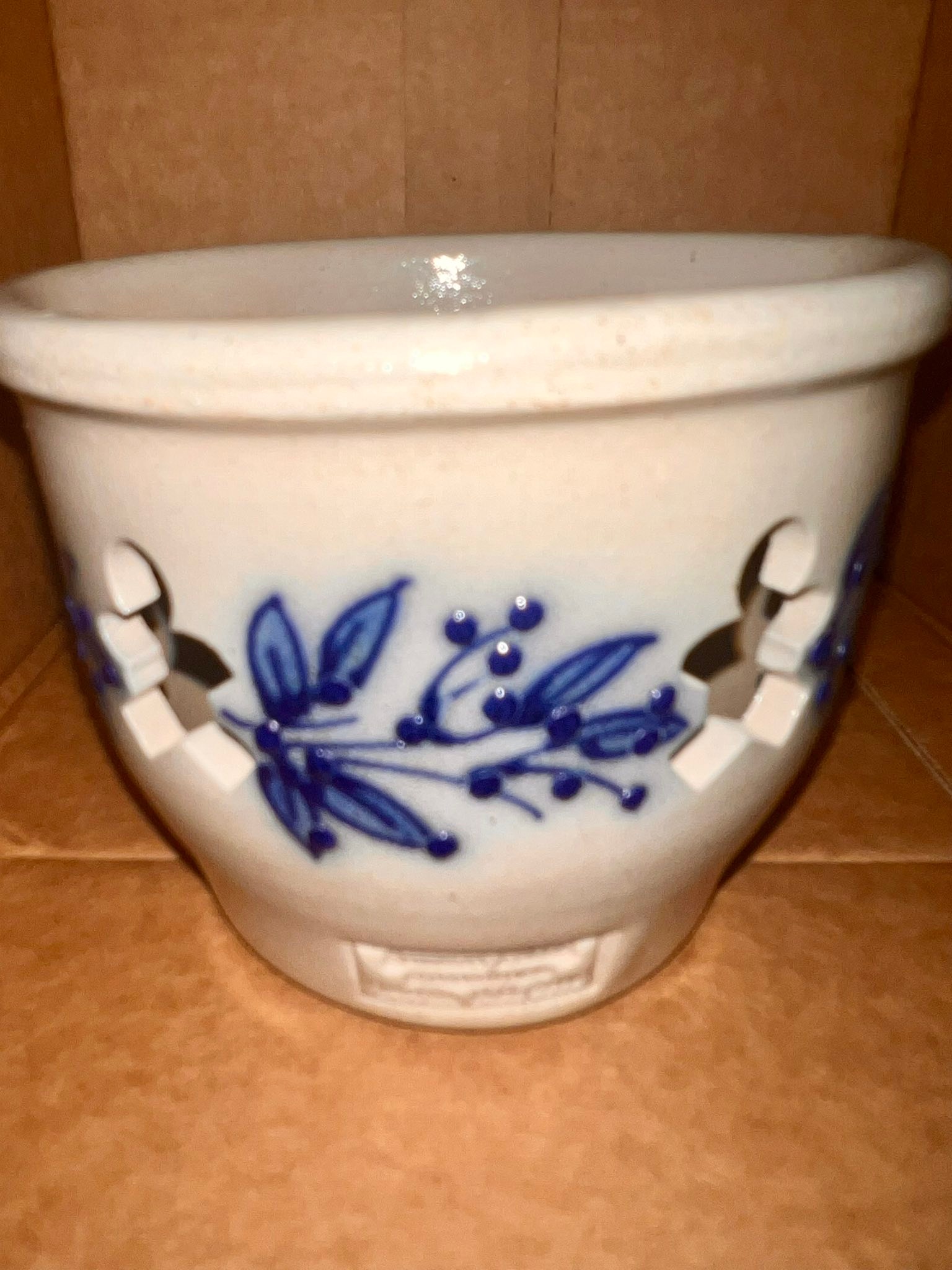 What is Salmon Falls Stoneware?