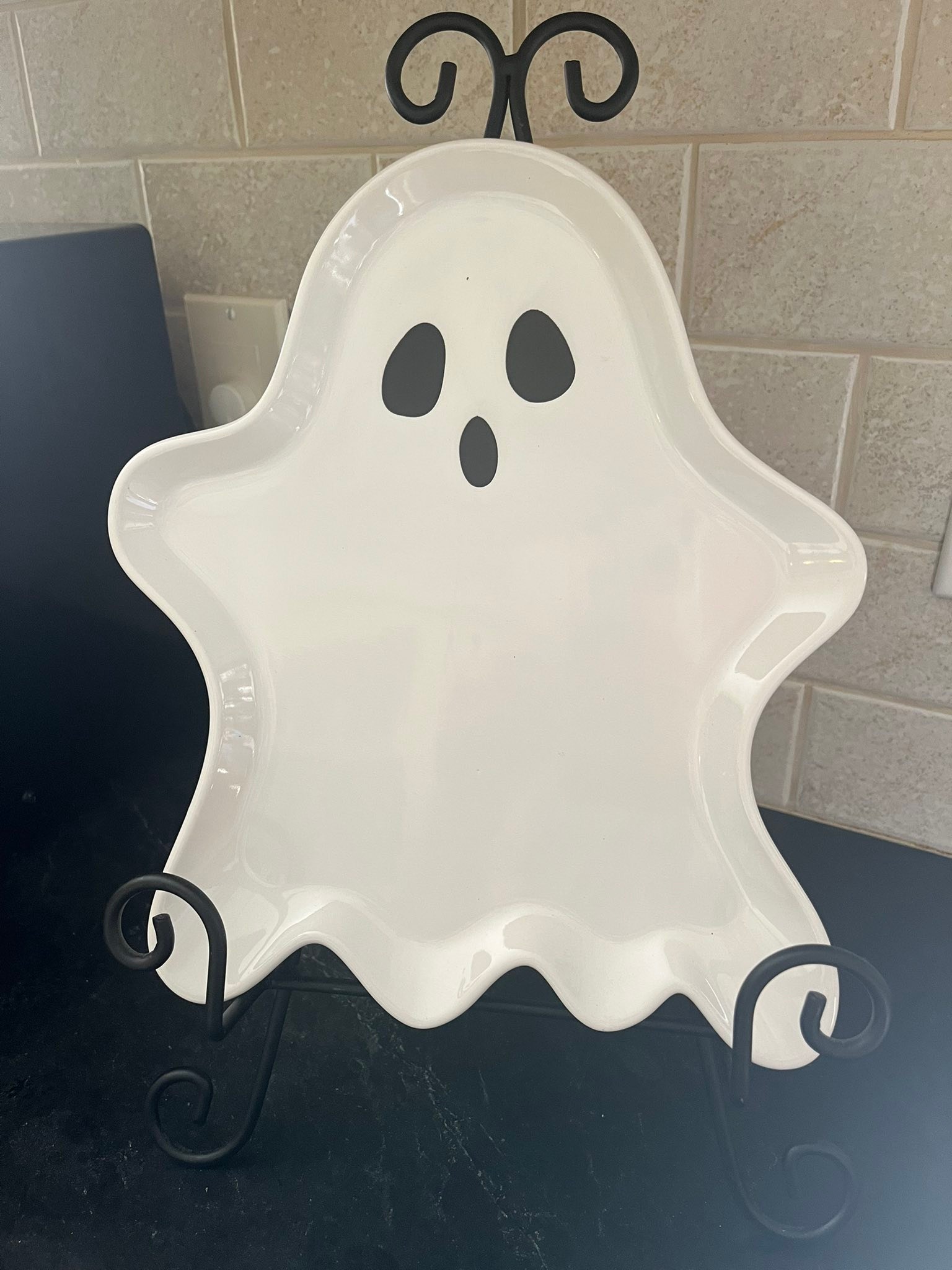 I love the ghost plate!! It was $4.99 in the aisle 👻 get u one!!