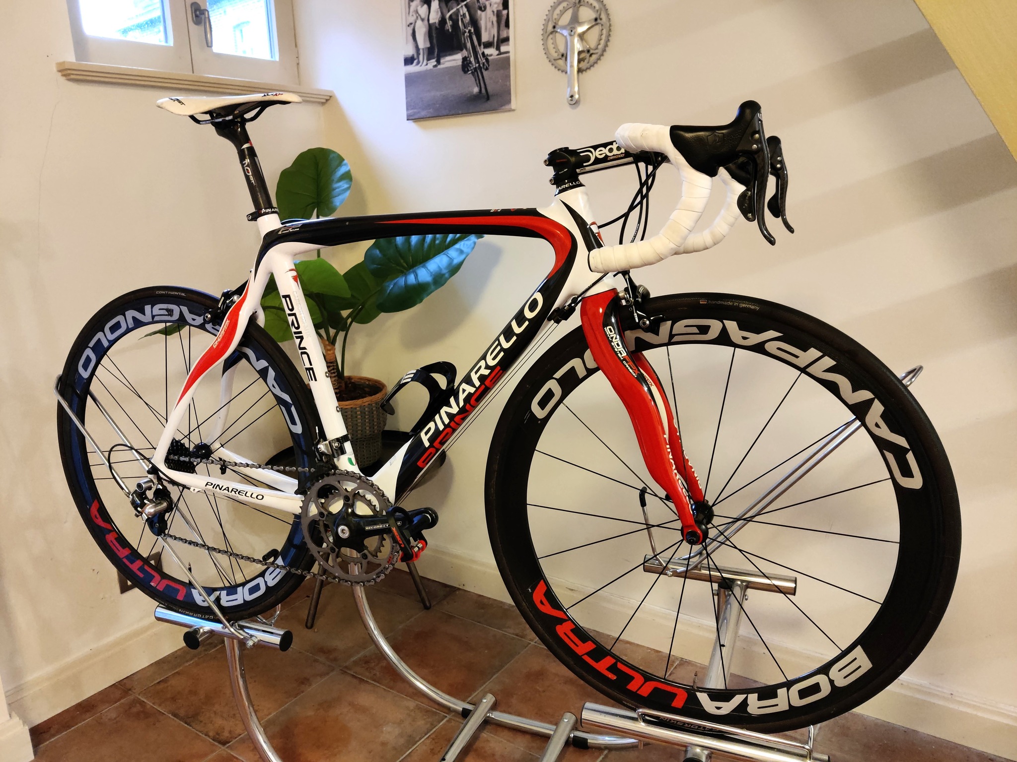 Asymmetric frame, Onda Fork, and TQ-HPR50 drive unit. Pinarello 