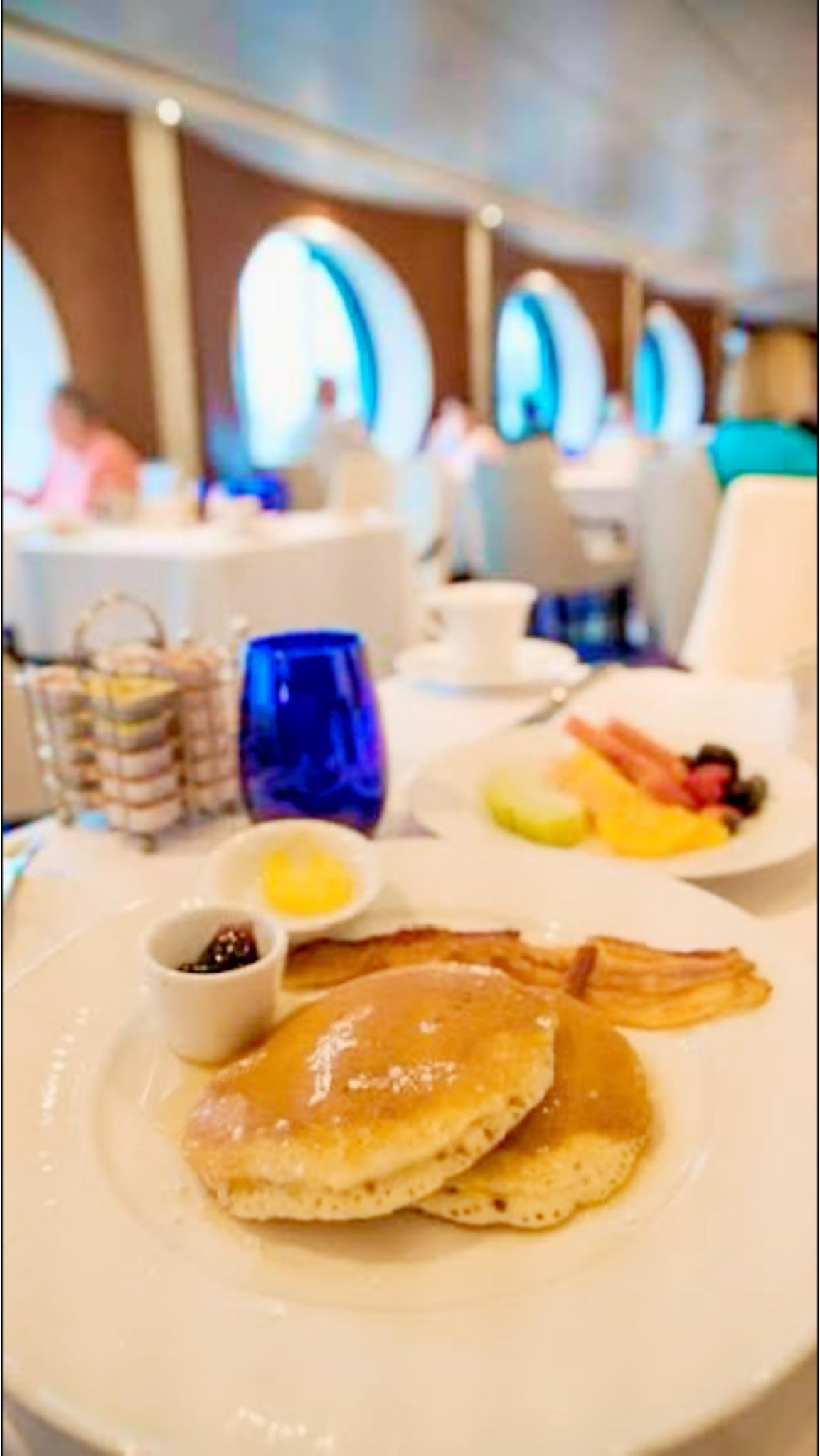 What is Blu dinner attire on Celebrity Cruises?