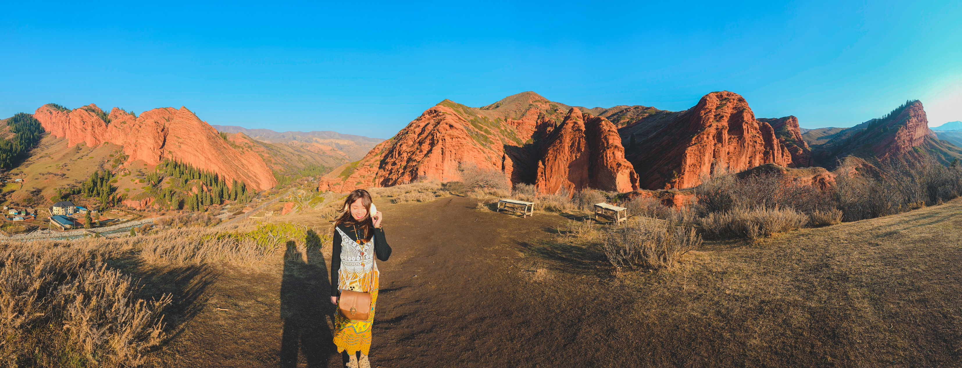 Linh - Jeti Oguz hay còn được gọi là Seven Bulls Rocks, bảy tảng đá lớn ...