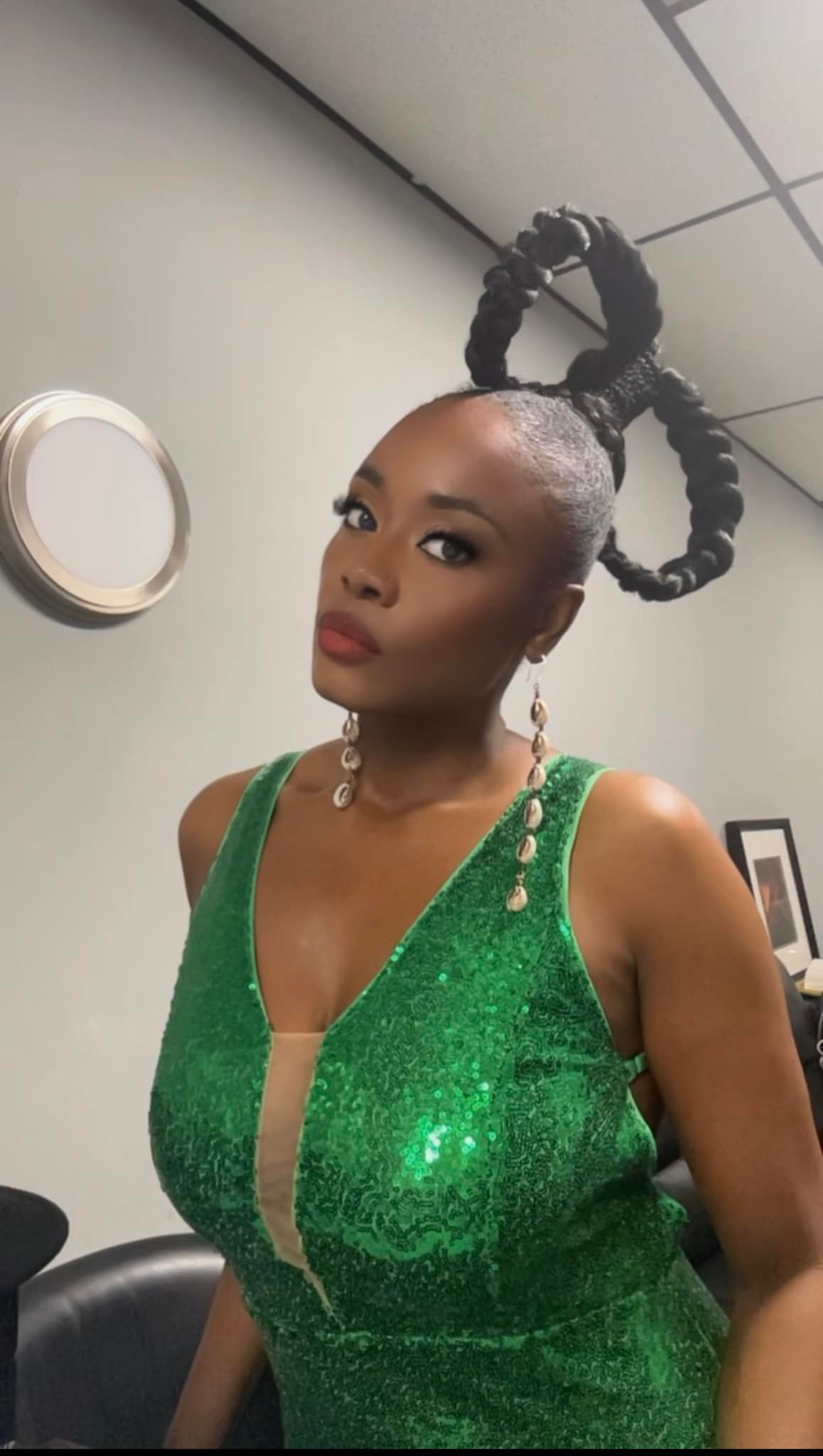 About tonight….. “Wicked hair & Red lipstick, the better the bolder Dress code said casual… I CAME COLDER “ Annnnnnndddddddd I DID MY OWN HAIR TOO!!!!!