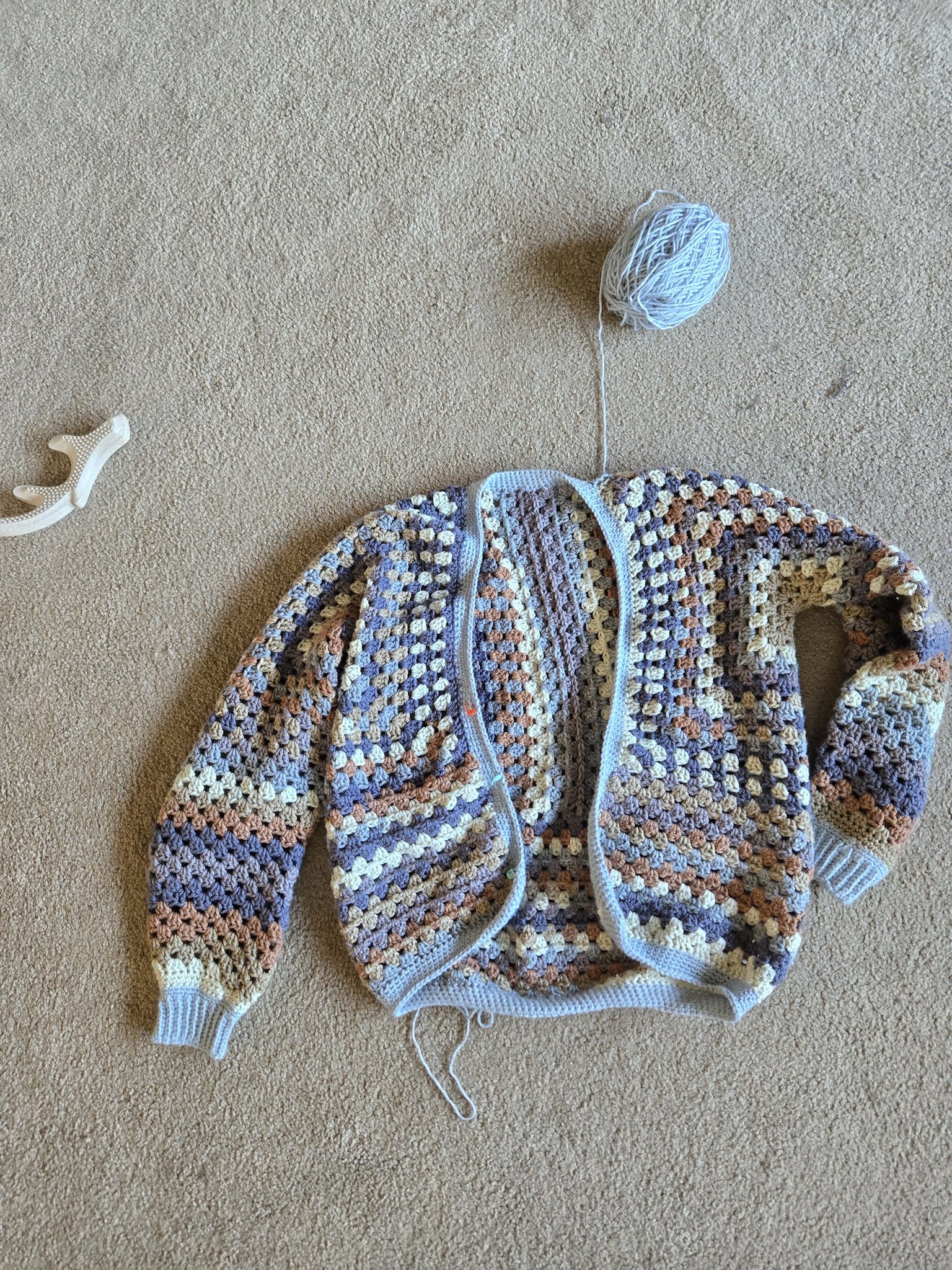 Will acrylic yarn hexicardi stretch with blocking?