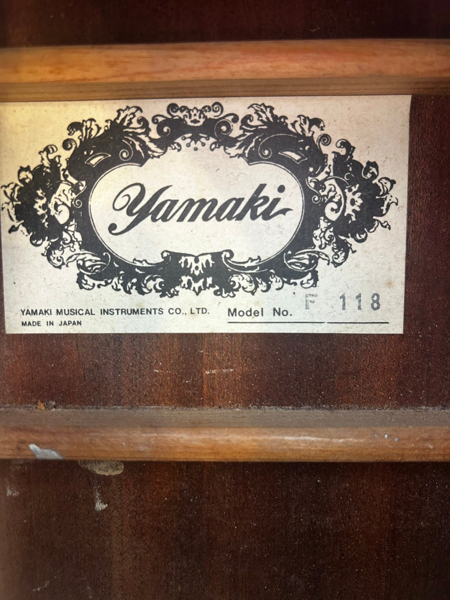 How to determine age of Yamaki guitar without serial number?