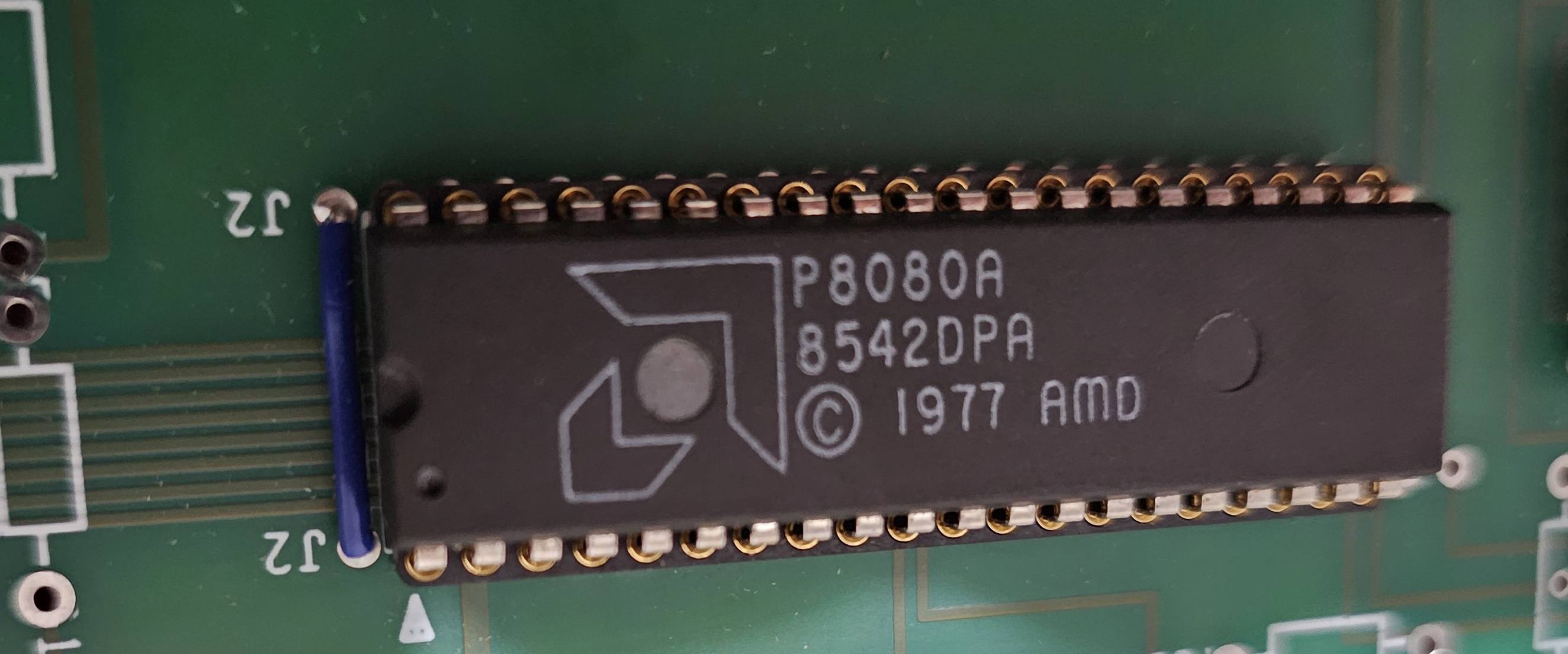 Intel 80186 die from 1982 under microscope. Phantastic pictures 👍