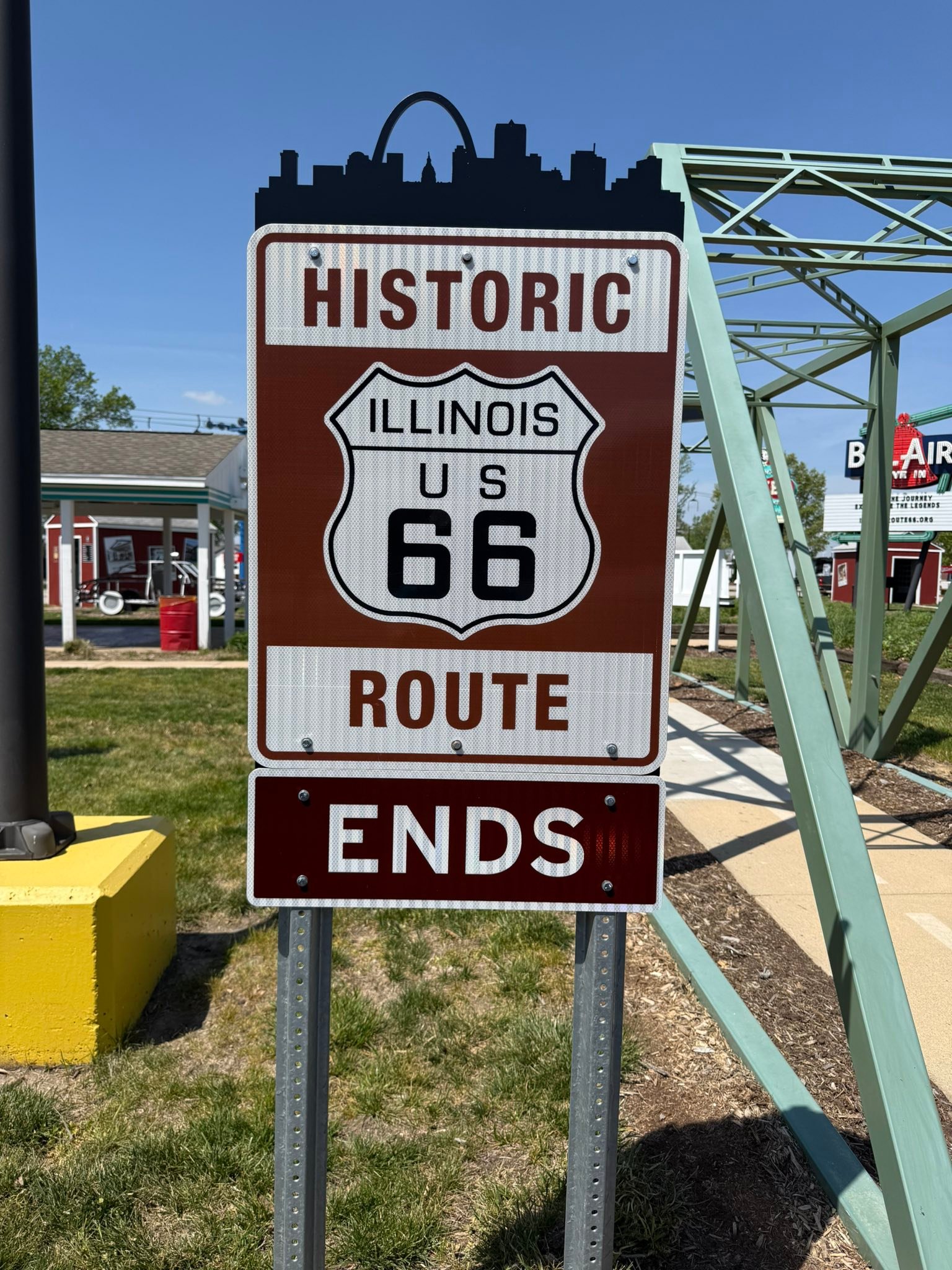 What are the authentic Route 66 signs and how to identify them?