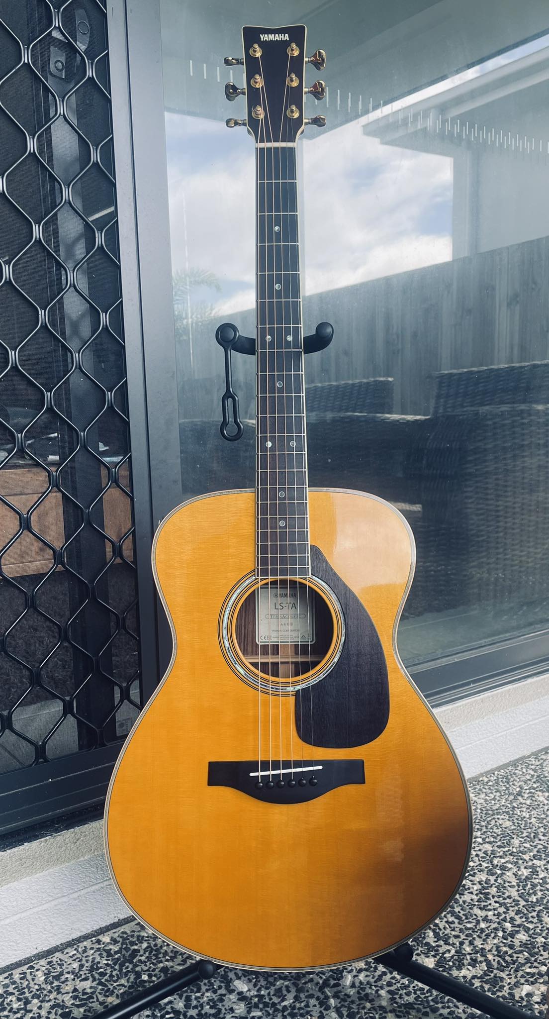 My Yamaha LSTA with new gold Gotoh 510 tuners and a wooden
