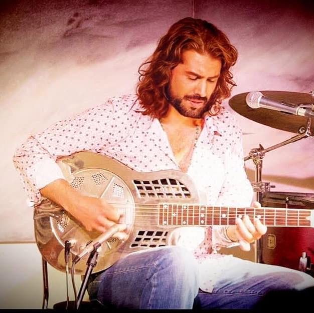 Bobby Rozario - 💔👏 𝘼𝙣𝙙 𝙮𝙤𝙪 𝙨𝙩𝙞𝙡𝙡 𝙘𝙖𝙣 𝙝𝙚𝙖𝙧 𝙢𝙚 𝙨𝙞𝙣𝙜𝙞𝙣’ 𝙩𝙤... | Facebook