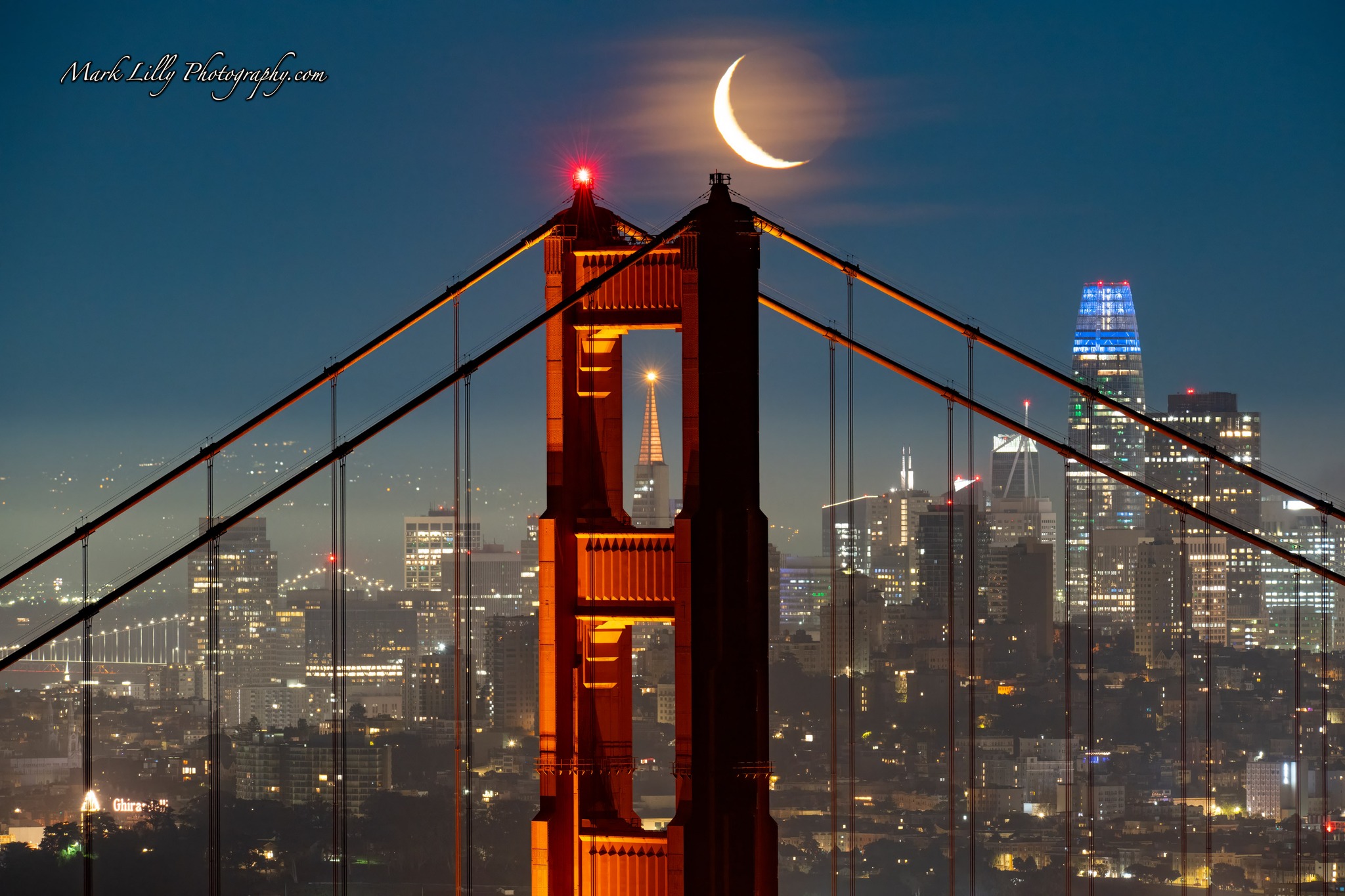 Crescent moonrise over Golden Gate Bridge | San Francisco, CA