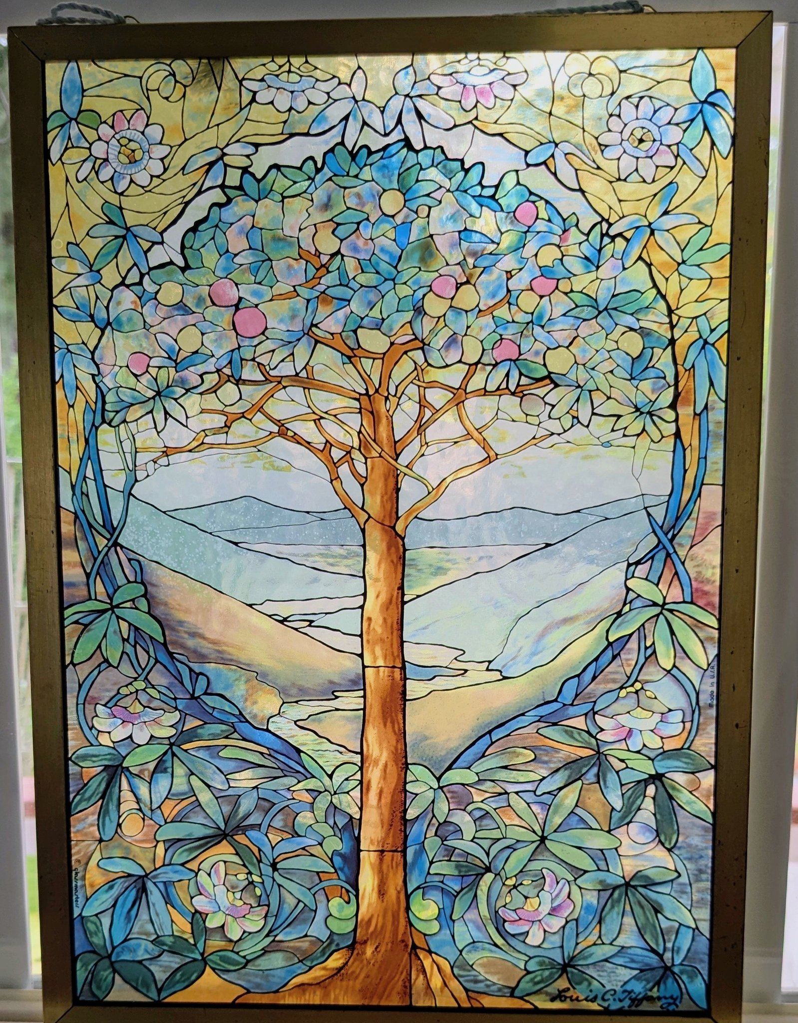Noticing a Louis Tiffany Tree of Life design