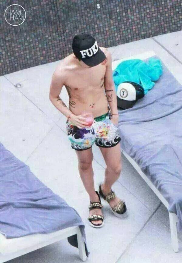 G-Dragon's naval tattoo