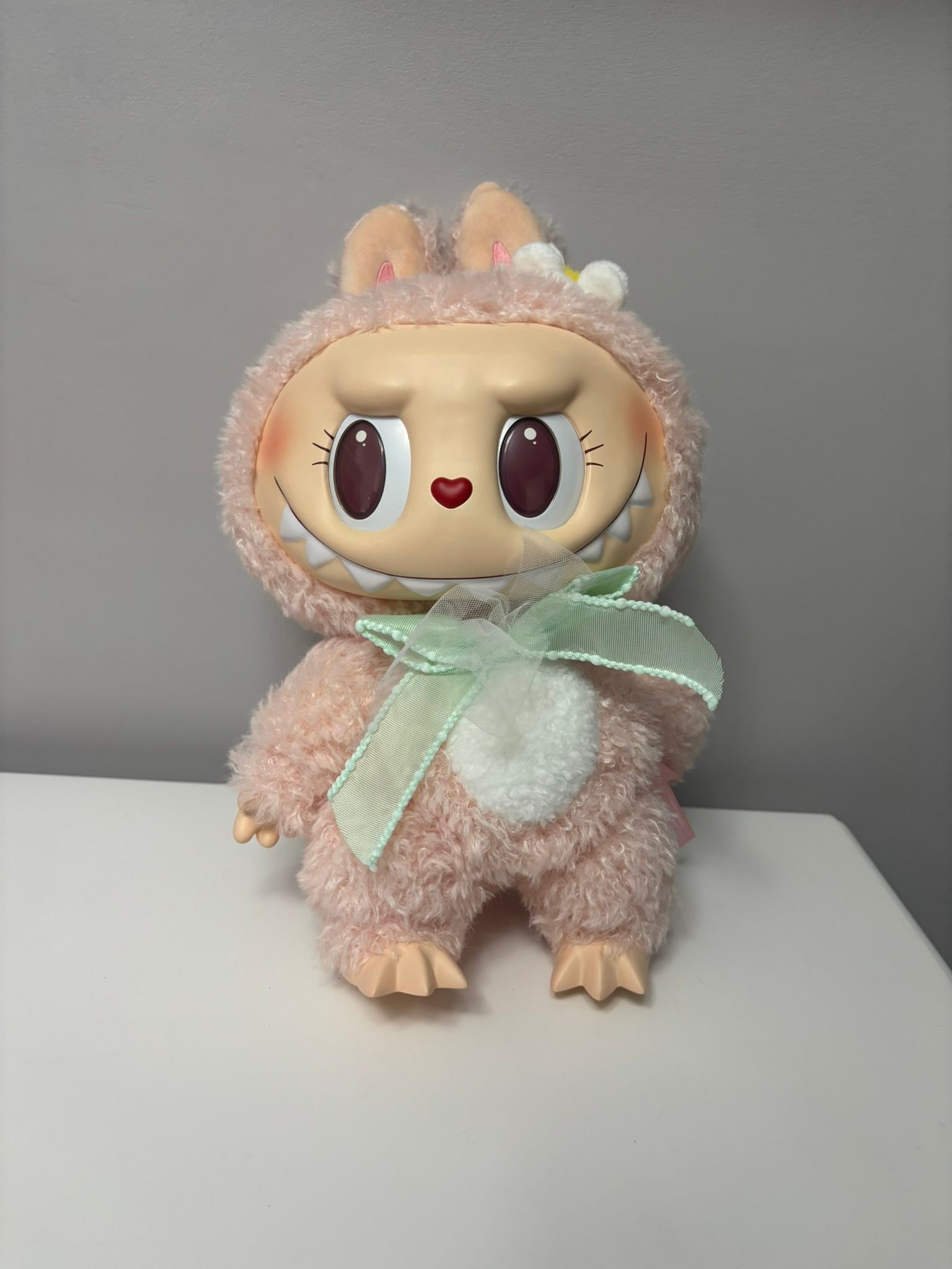 Hiya! Wondering if anyone with a giant 38cm Mokoko Close to Sweet