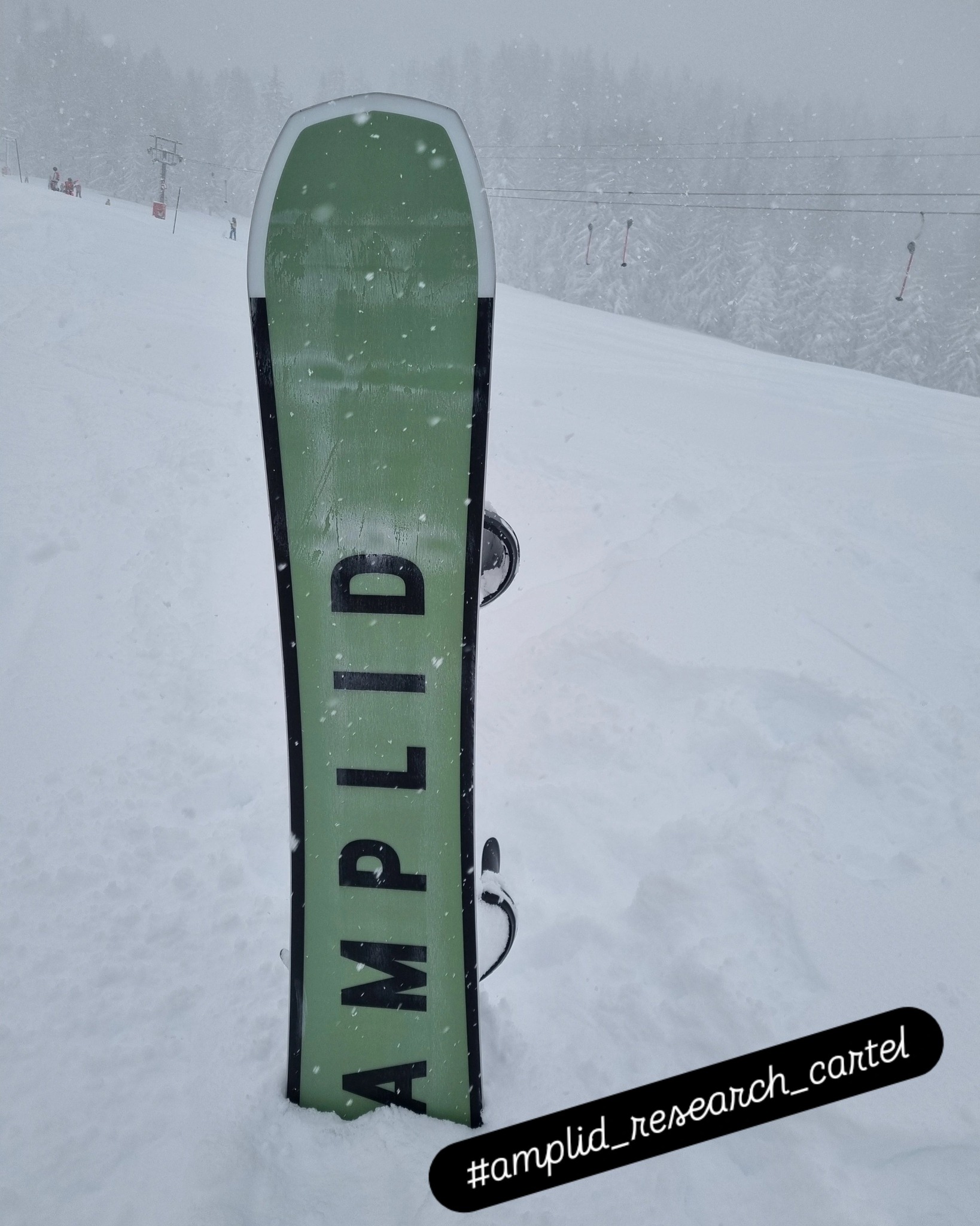Amplid Singular Carbon Prototype snowboard with Bent Metal bindings