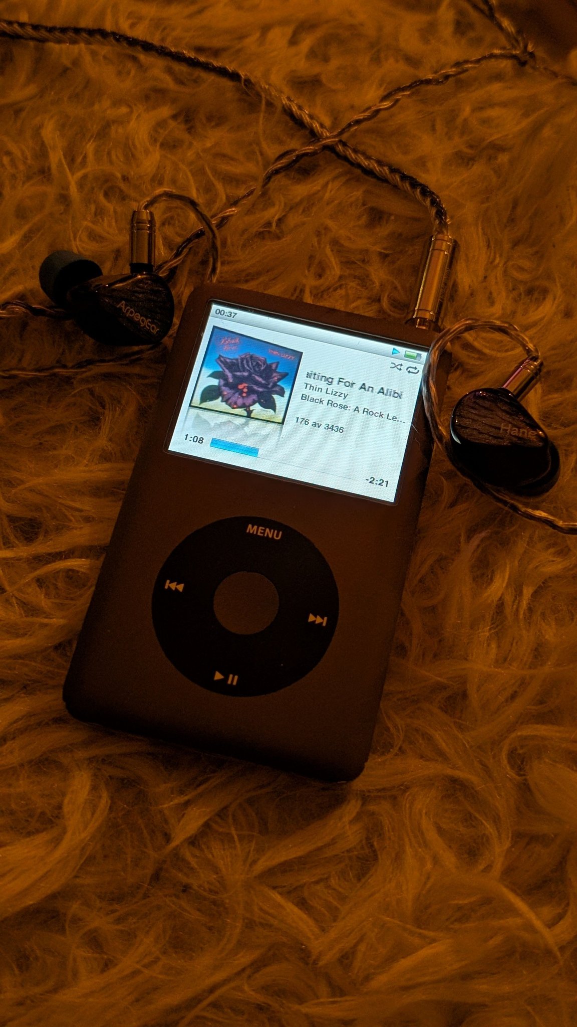 120gb 6th gen iPod Classic with 3436 ALAC songs
