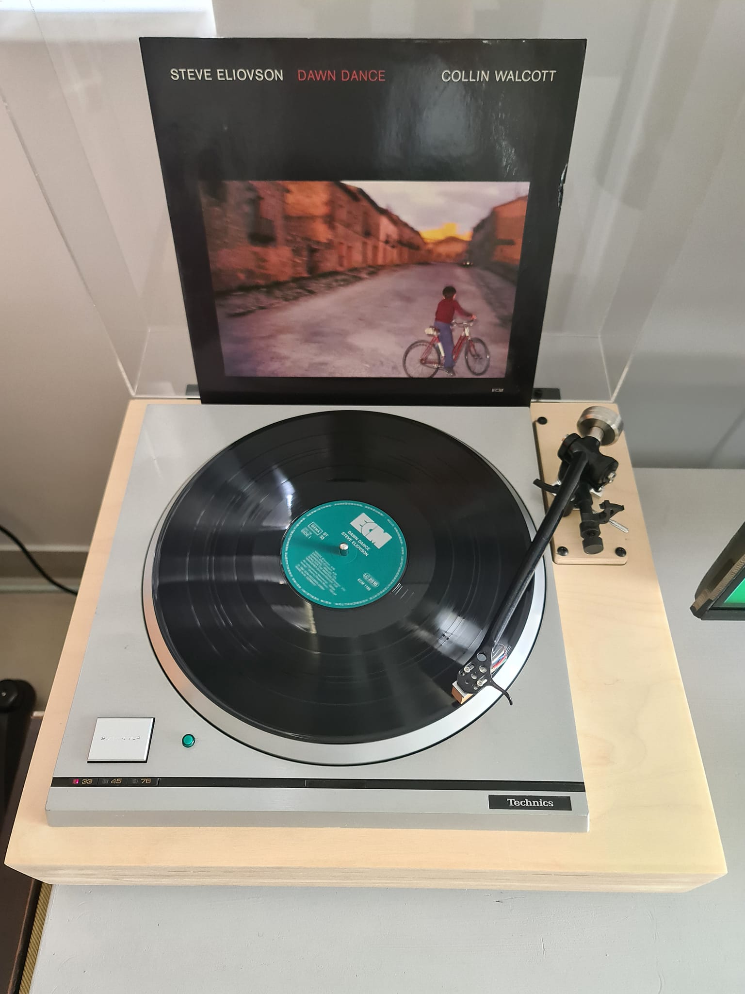 Dawn dance 1981 album review
