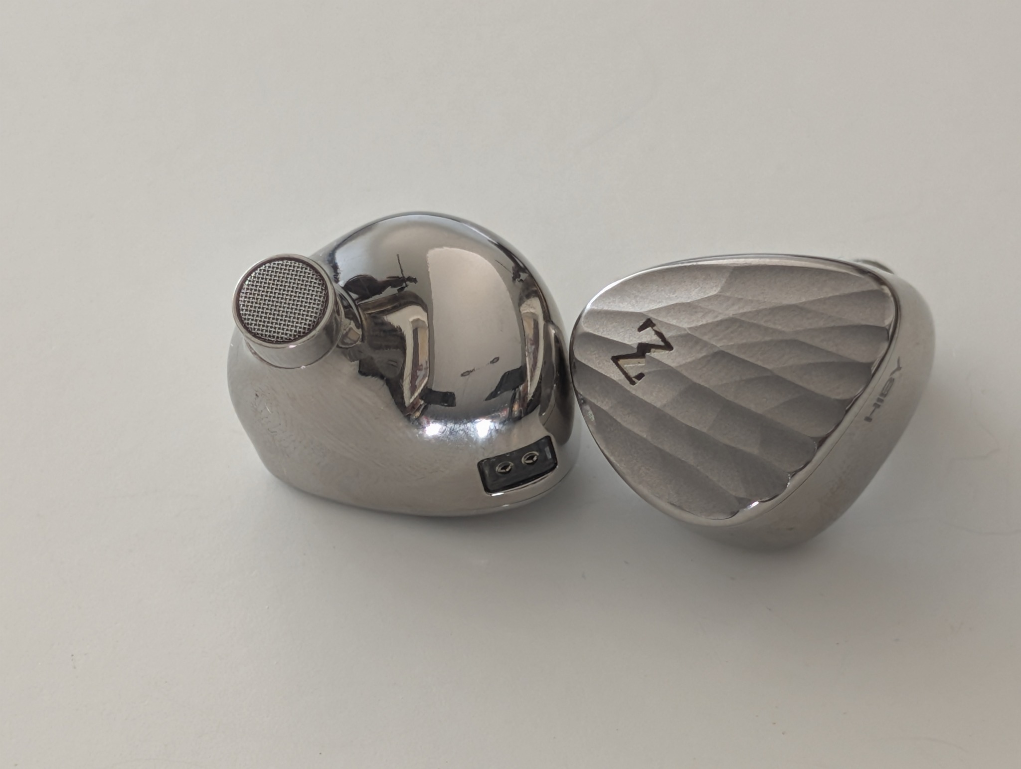 Advanced Acousticwerkes Z02 two-driver hybrid IEM review