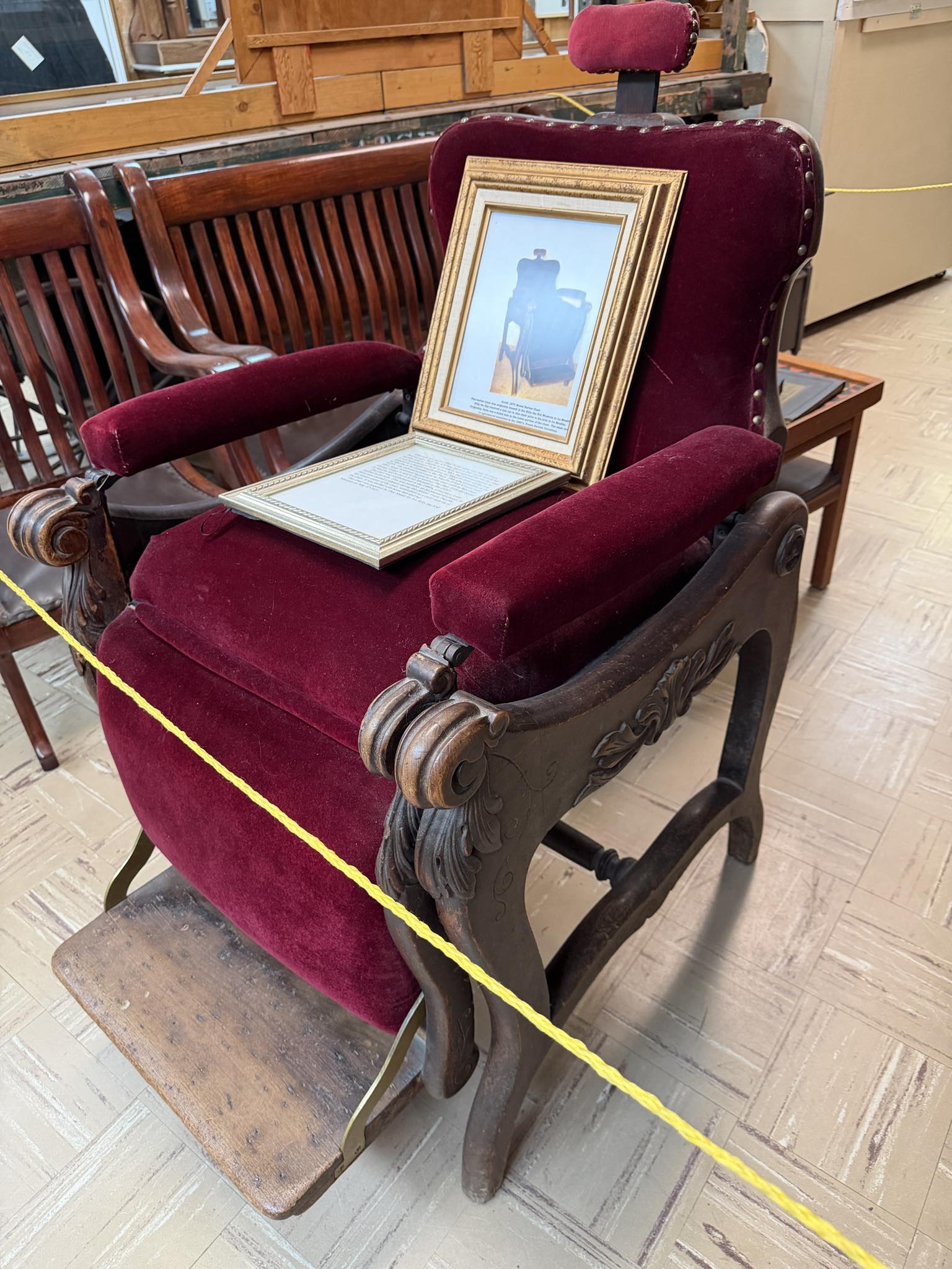 Billy The Kid 木製看板 アンティーク調 This is the actual barber chair the Billy the kid had his haircut