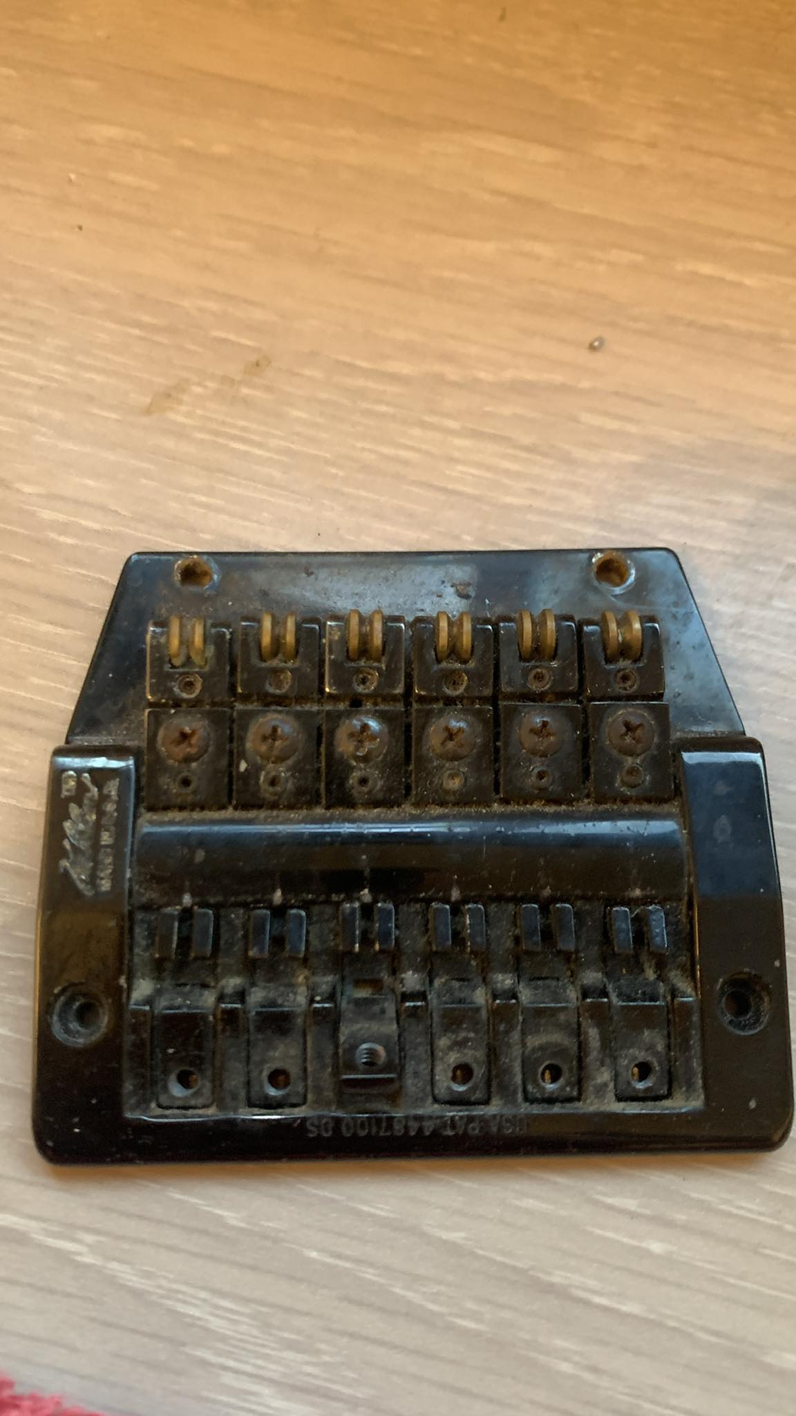 Does Kahler 8800 series bridge require a locking nut?