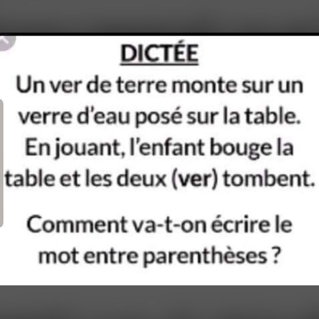 Un Ver De Terre Monte Sur Un Verre D Eau