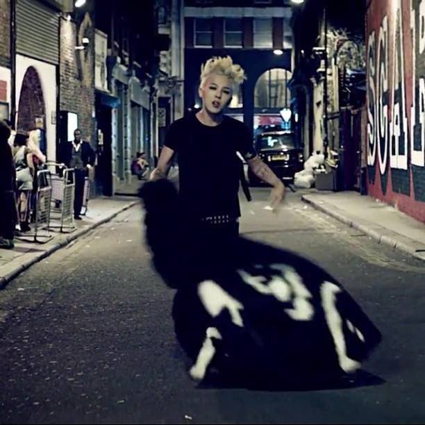 G-Dragon's fur coat fashion