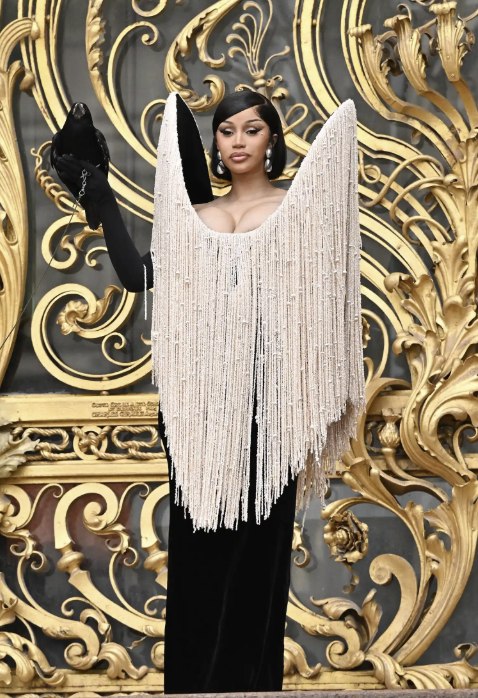 Cardi wore the sexiest gold dress 😍