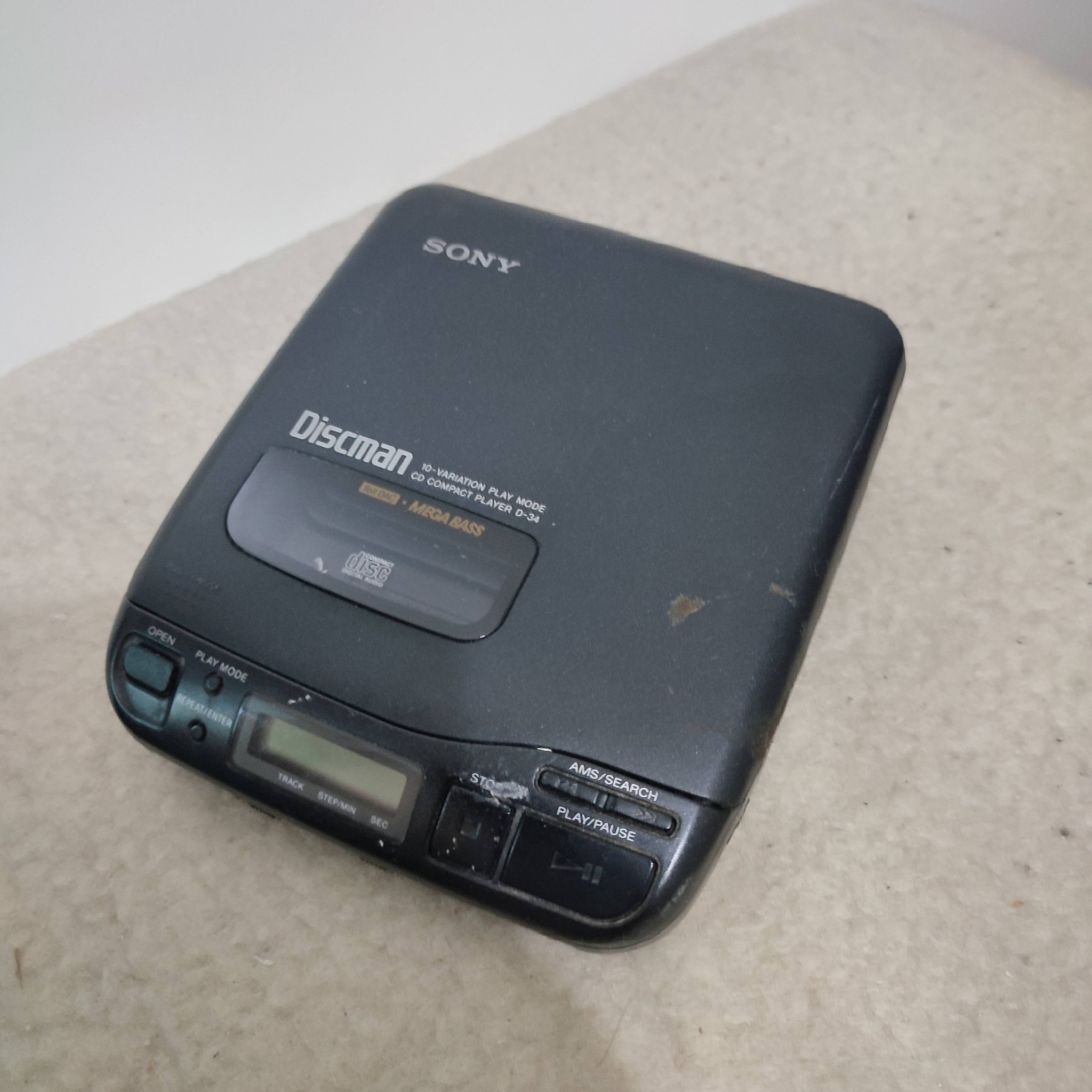 1995年 SONY Discman - Portable CD-Player with GPS. D-901NV。