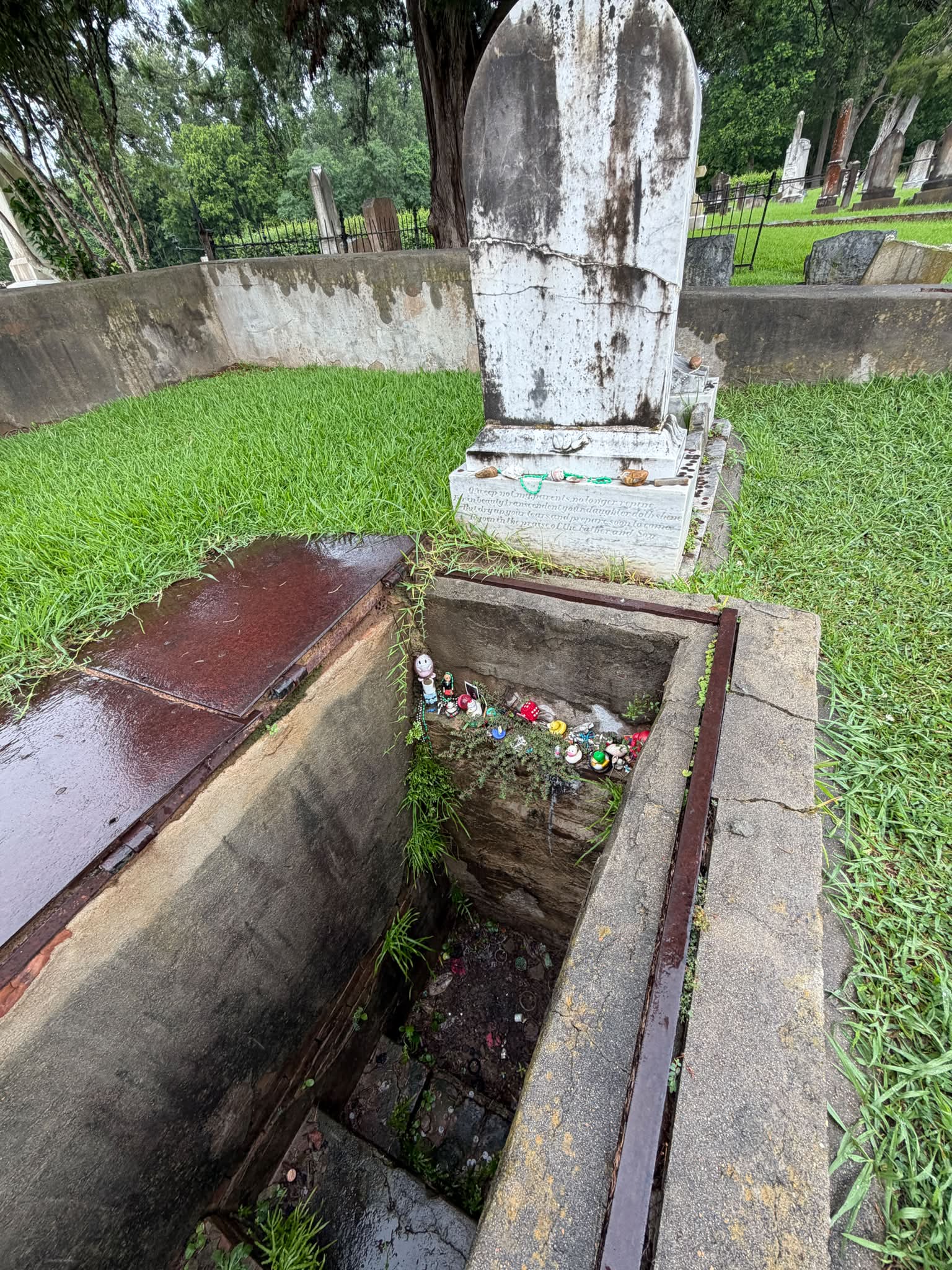 The famous Natchez little girl's grave belongs to 10-year-old