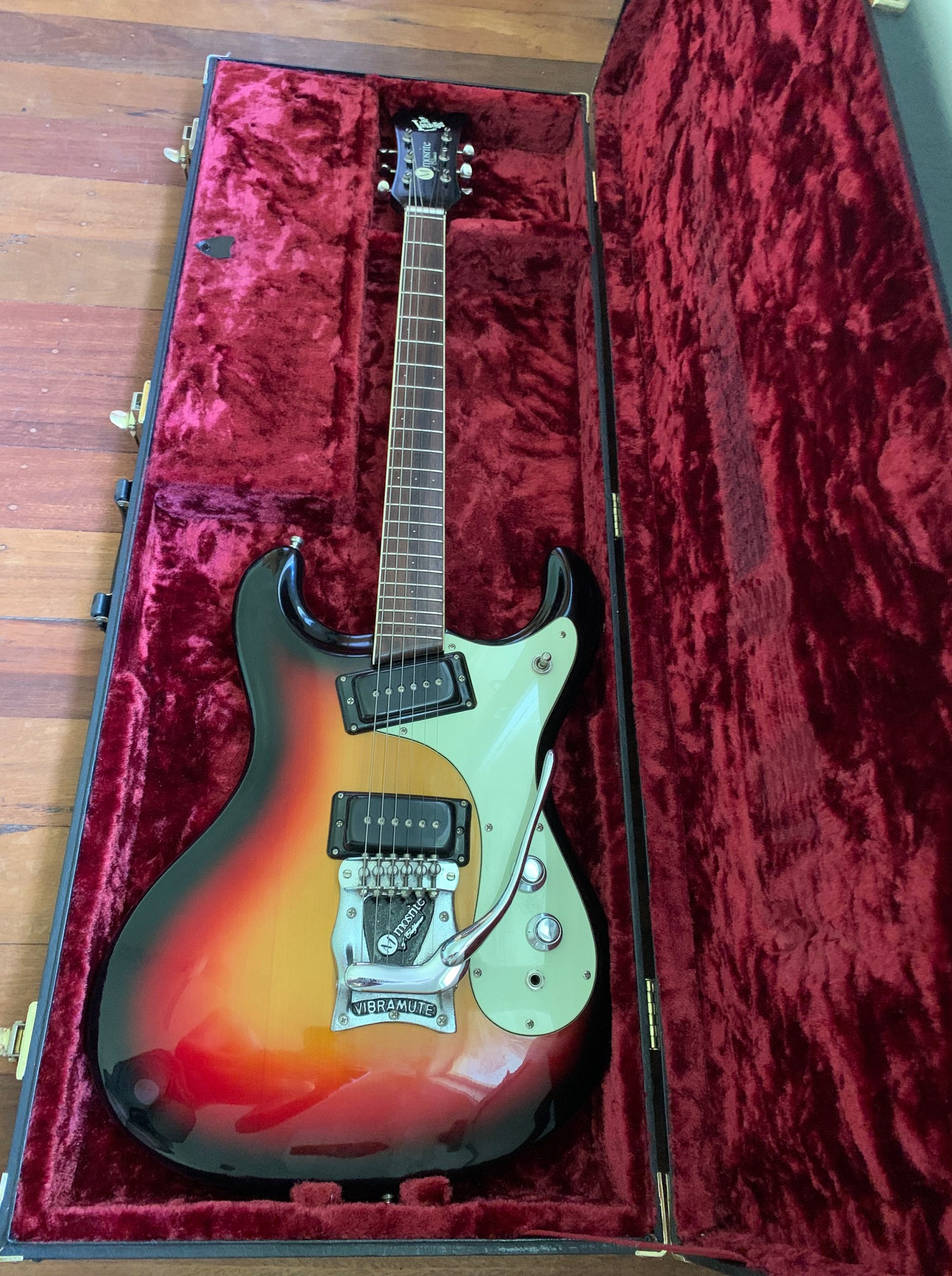 Hello guys! I was looking around the market and I saw this Mosrite 