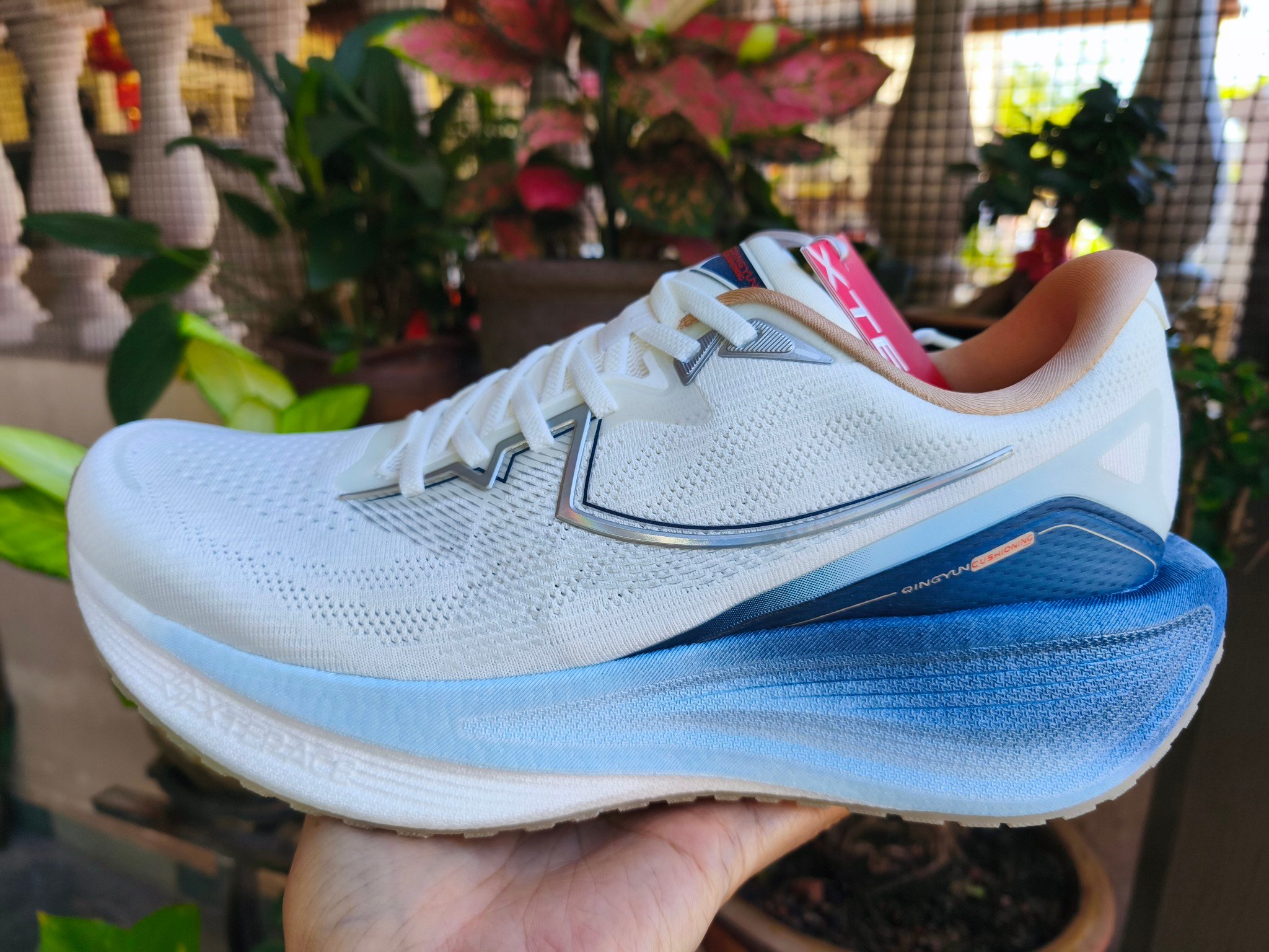 Xtep Qingyun neutral cushioning trainer