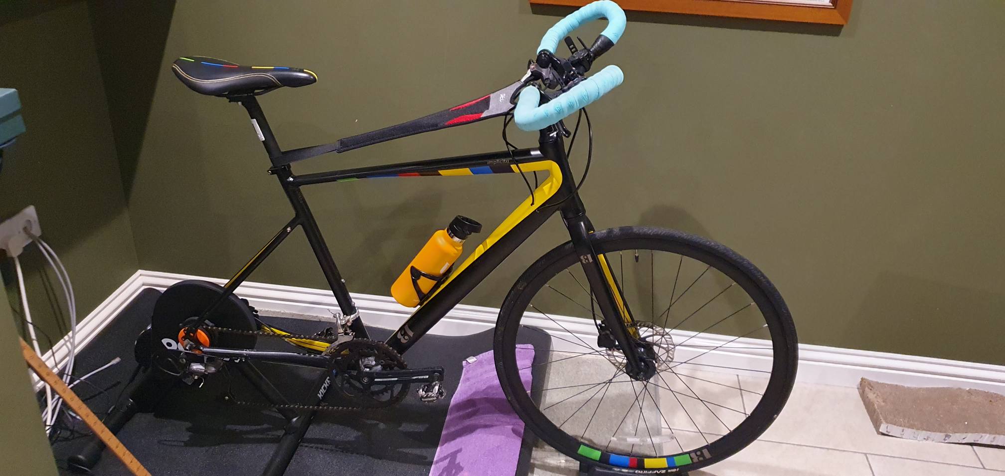 Does Zwift racing score adjust with group rides or only races?