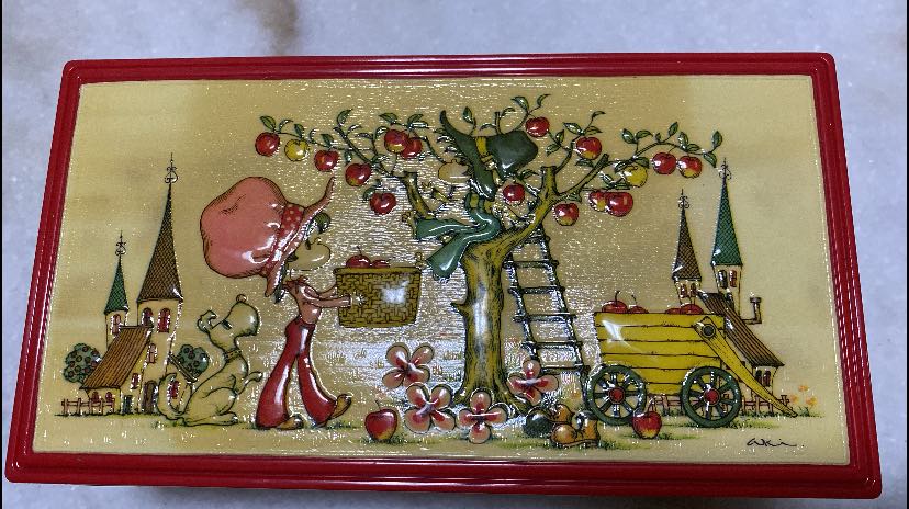Lady Mate vintage musical box which plays the song “Yesterday”