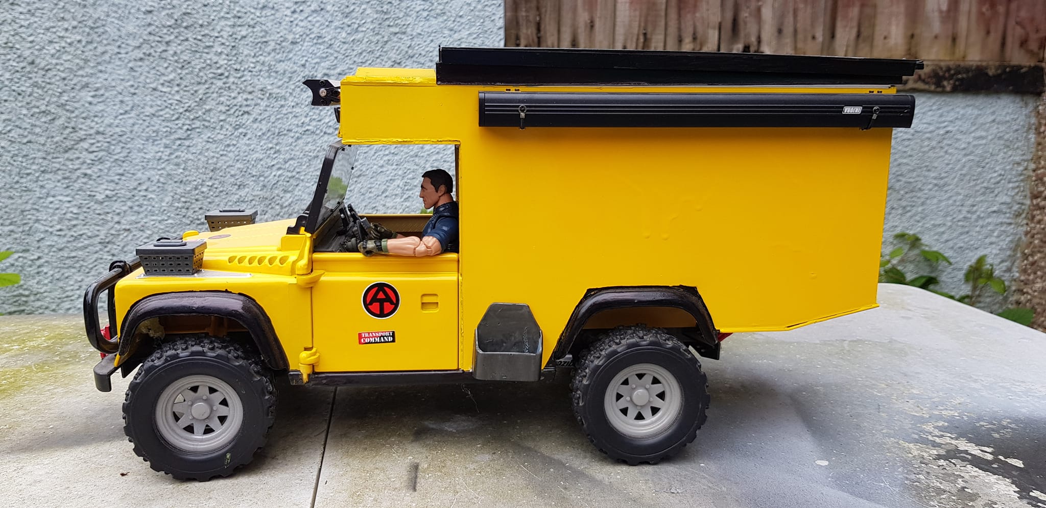 Land Rover Judge Dredd City Cab & Service Vehicles 1:48 Scale 95mm