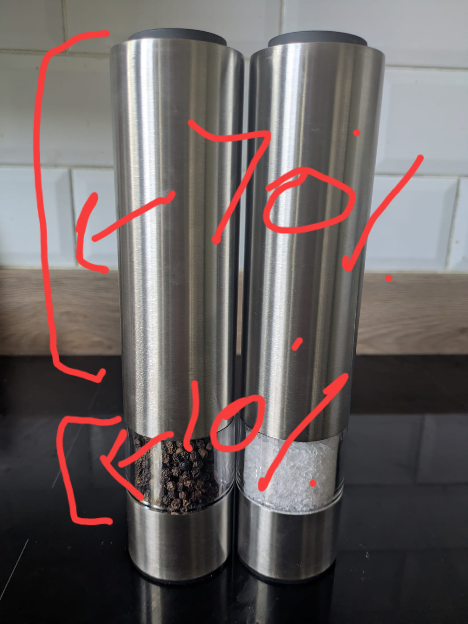 OTOTO Barry The Box – Râpe à Fromage Compacte En Acier Inoxydable, Gadget De Cuisine Fun Et Pratique Pour Fromage, Légumes Et Plus