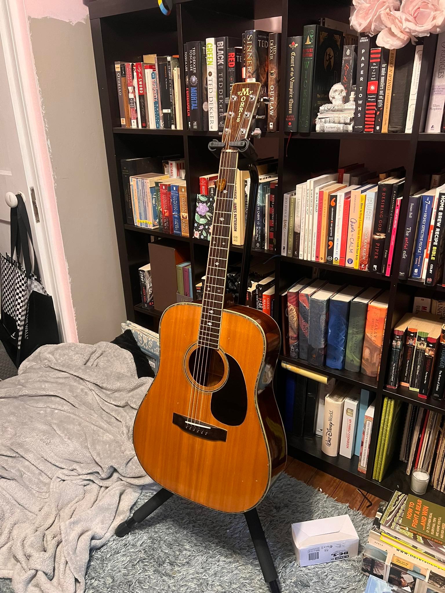 Has anyone played a Morris W-50 guitar?