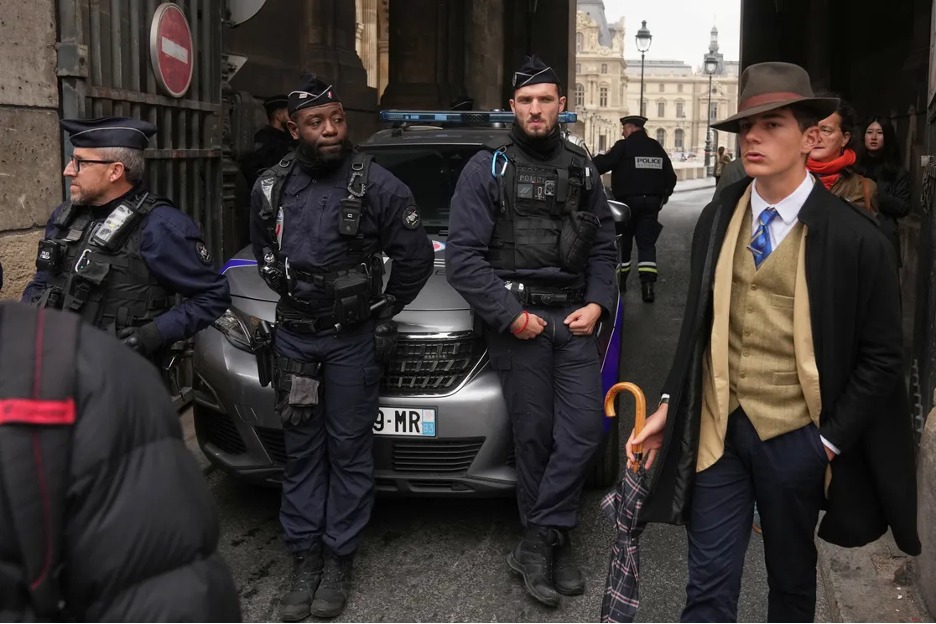 In his photo showing French police officers, Thibault Camus also