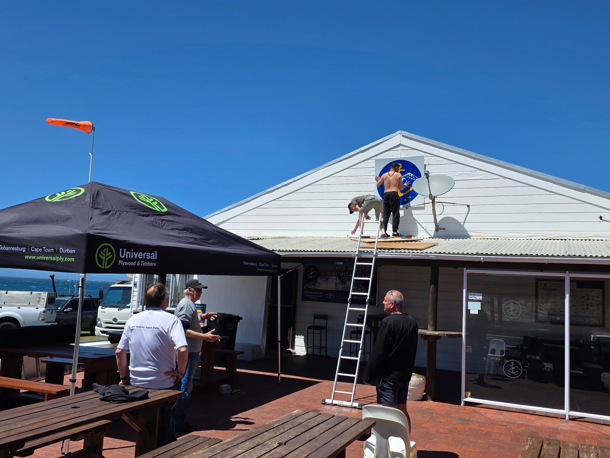 Cape Boat and Ski Boat Club | The teams getting the final bits ready ...