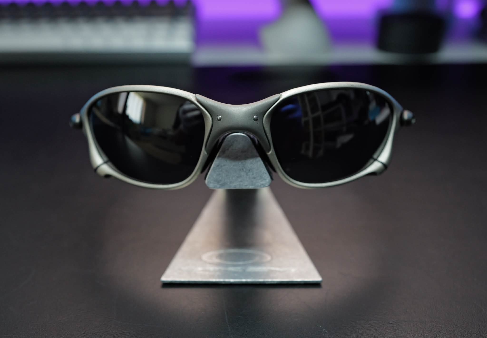 XX • TiO2 • Gen 1 XD FRAME: Ti02 LENS: Black Iridium Iridium® ® 1998