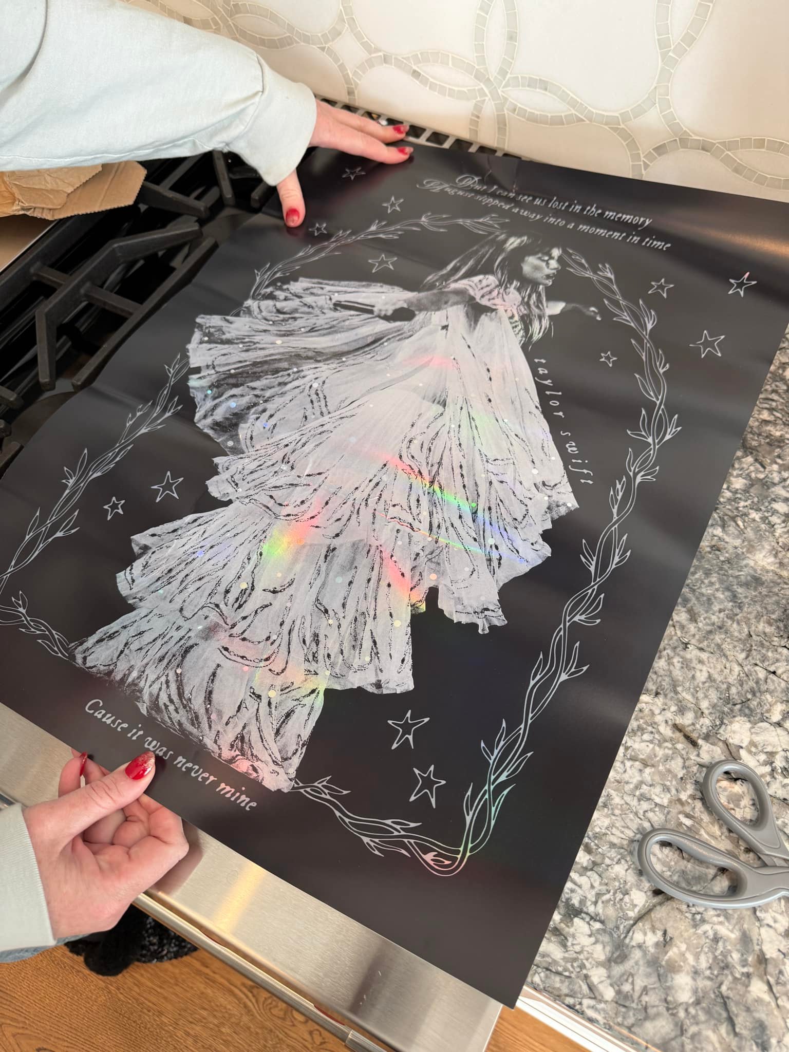 Did others receive wrinkled Taylor Swift lithographs?