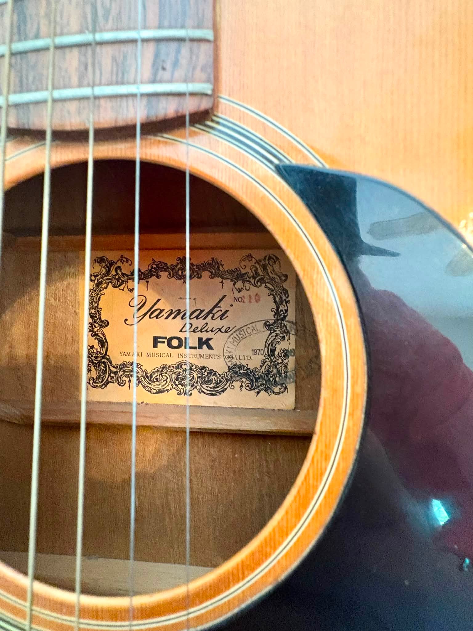 What year was the Yamaki Deluxe Folk guitar made and what do the