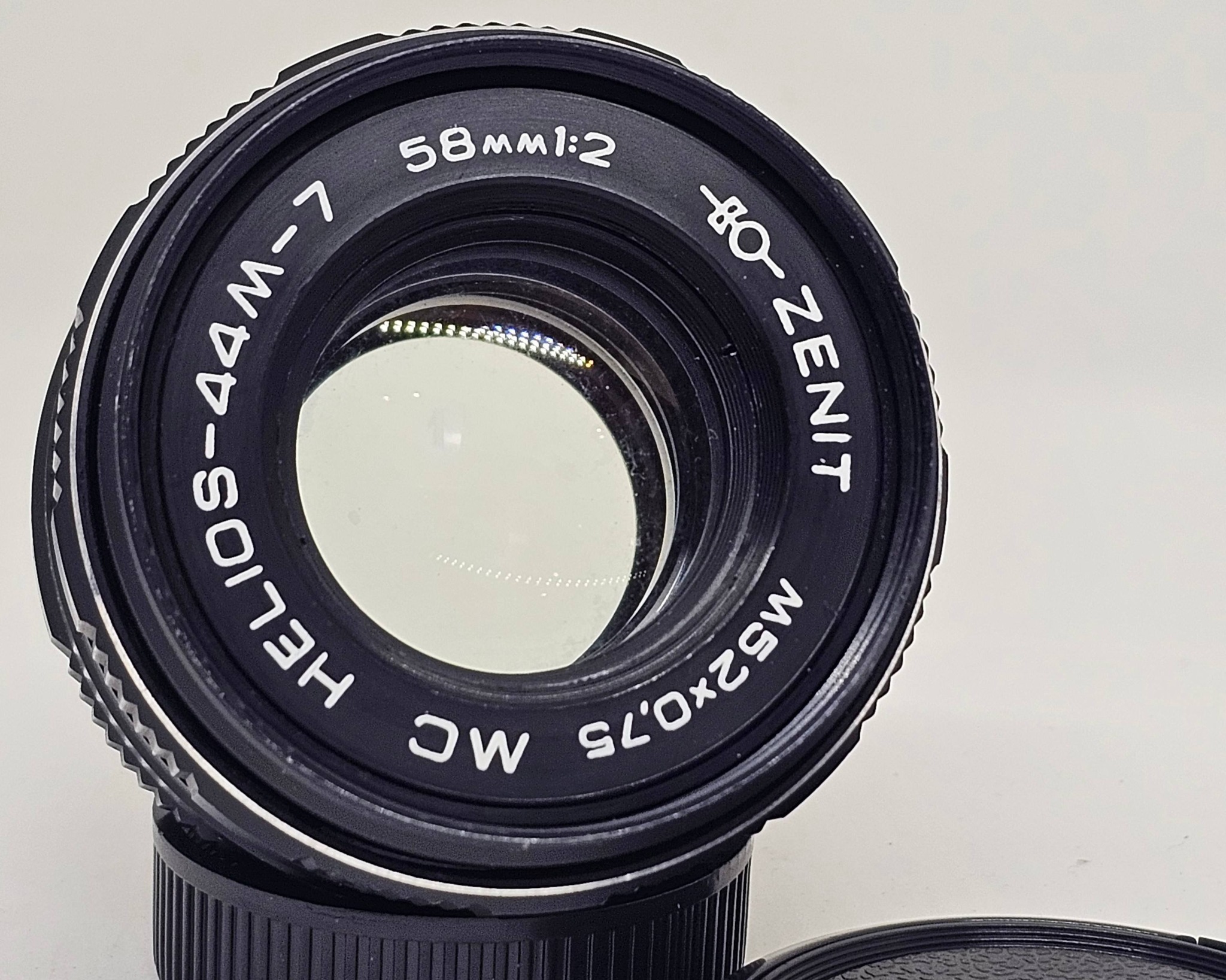 Helios-44M-7 58mm f/2 lens review and test shots