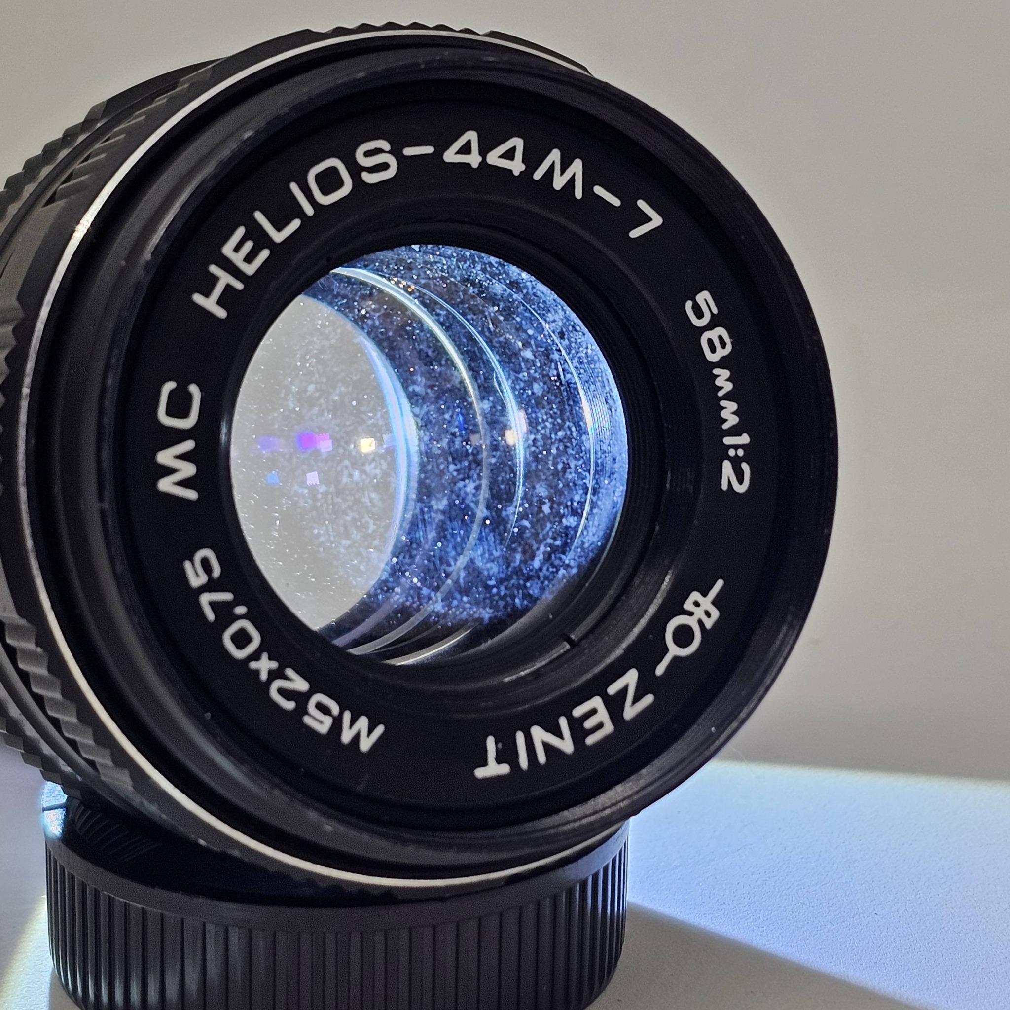 Helios-44M-7 58mm f/2 lens review and test shots