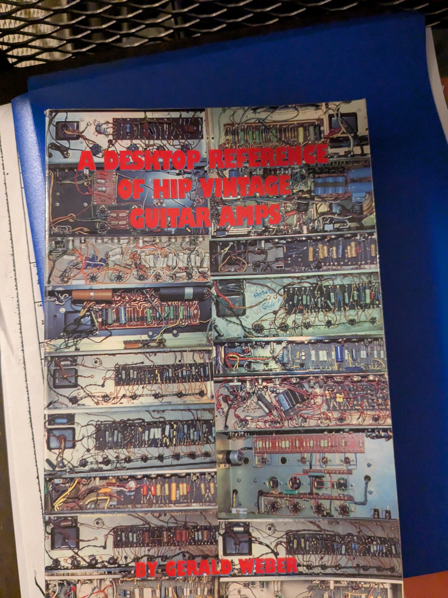 アート・デザイン・音楽 Desktop Reference Hip VintageGuitar Amps Informative read. DESKTOP REFERENCE OF HIP VINTAGE GUITAR AMPS GlE