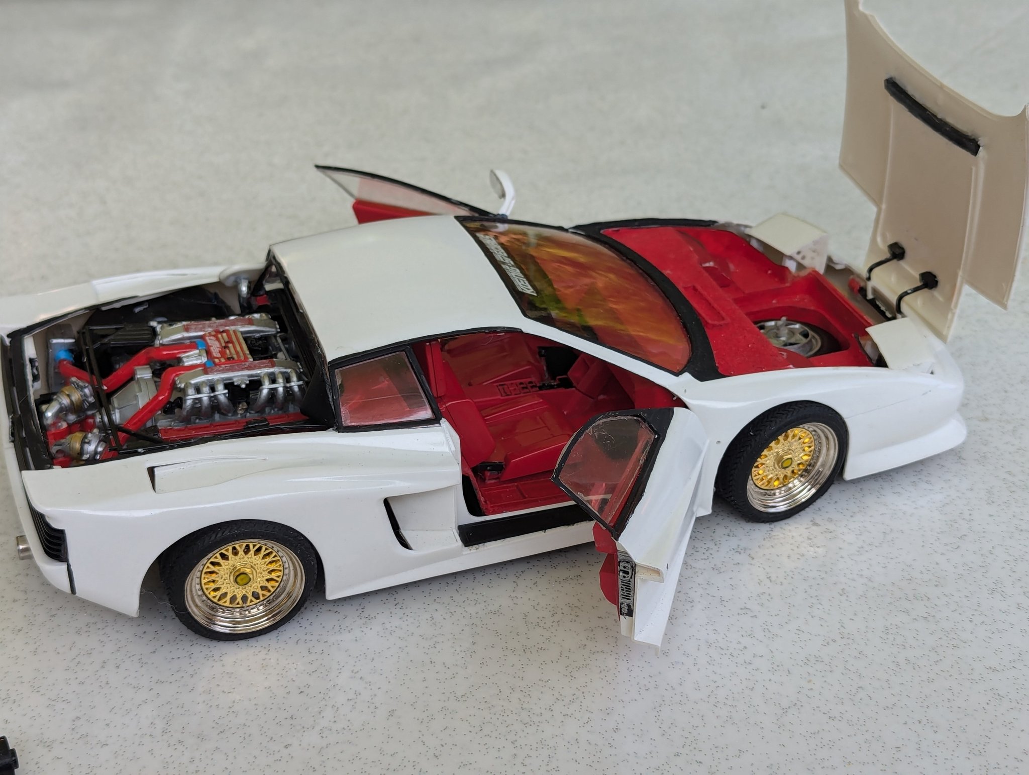 Fujimi 1/16 Koenig Testarossa model car build and review