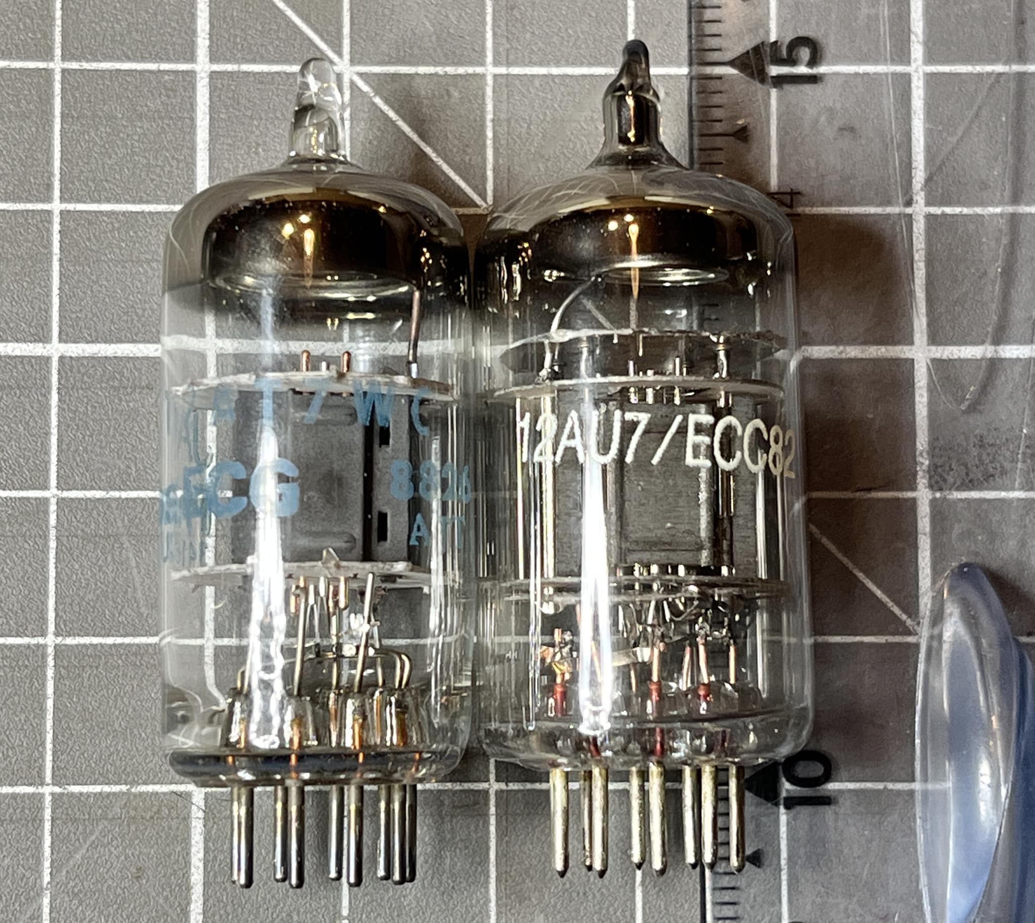 Tube électronique TUNGRAM ECC82 - Années 1960 - Triodes équilibrées 98/98 - Neuf Vintage
