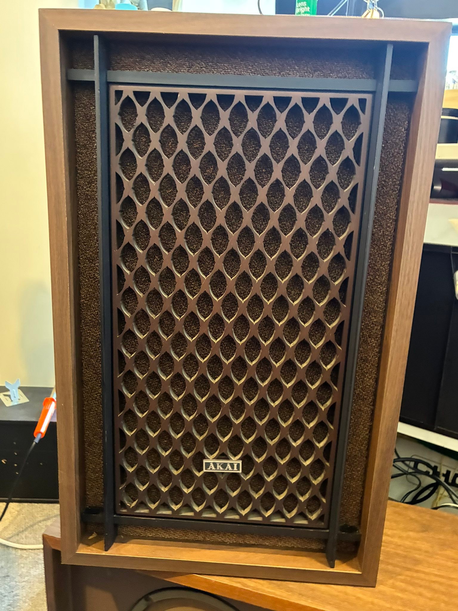 Akai SW-125 speakers in mint condition