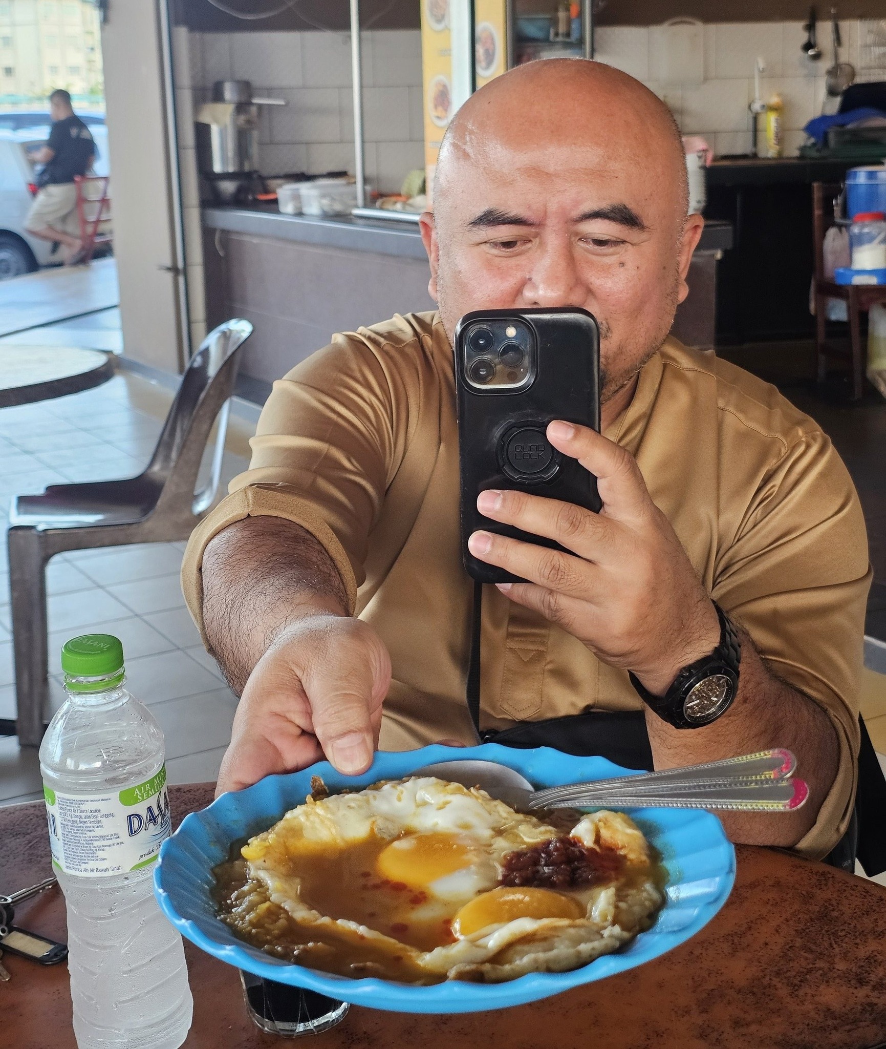 Muhammad Azhan - Roti jantan telur 2. Kuah banjir. Sambal... | Facebook