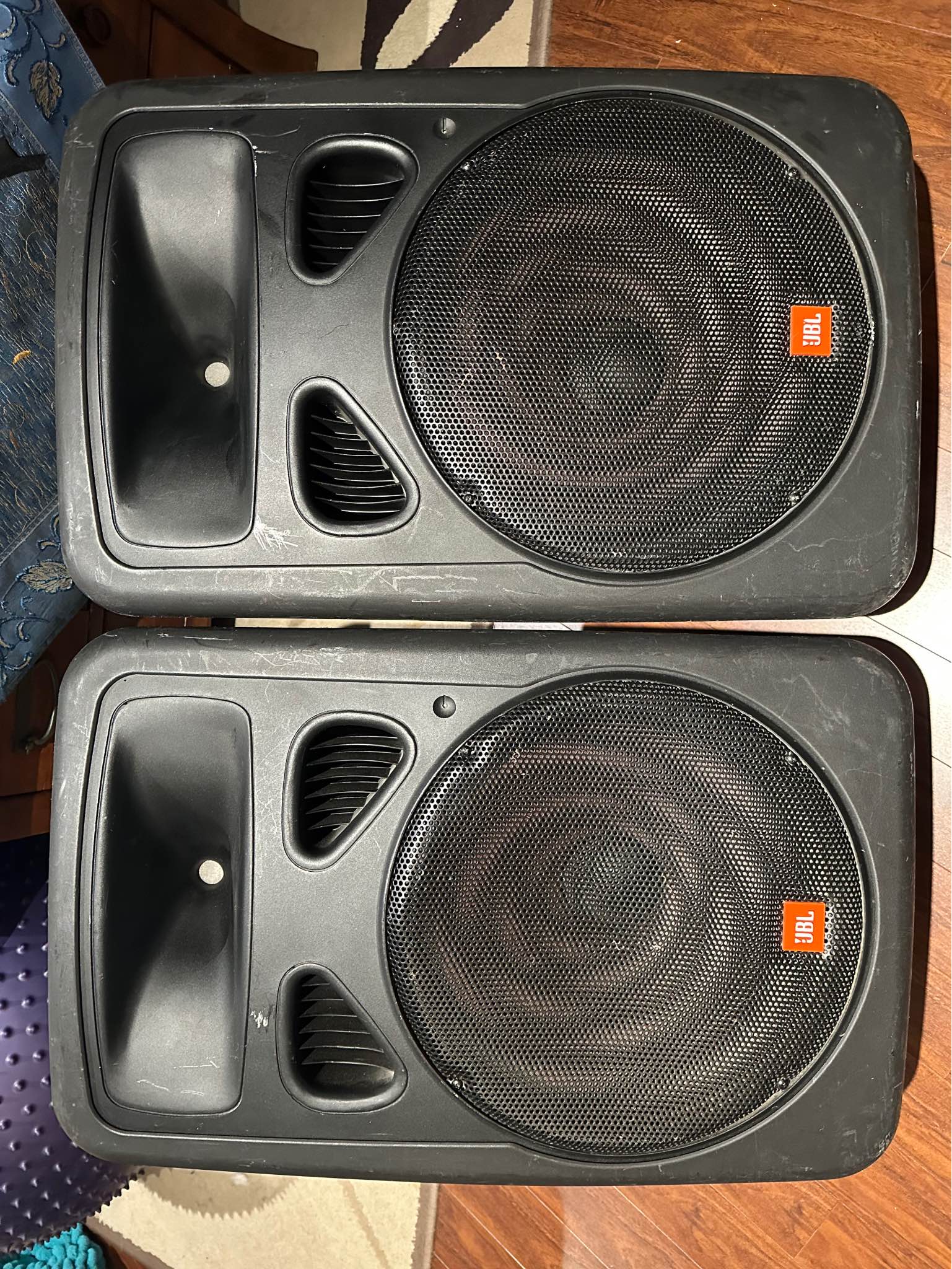 Excellent bookshelf speaker JBL J520M. Sound is great Highly rated