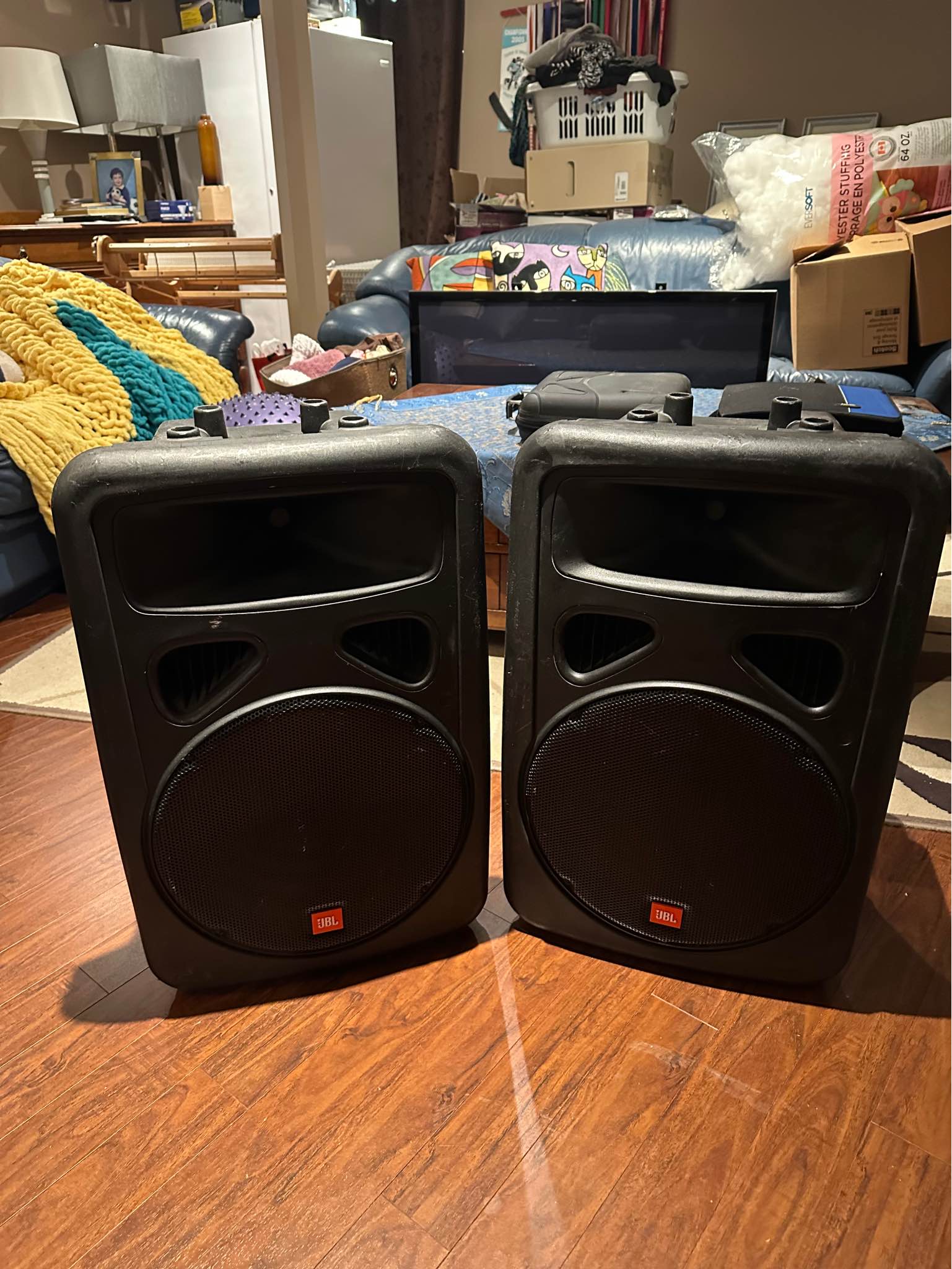 Excellent bookshelf speaker JBL J520M. Sound is great Highly rated