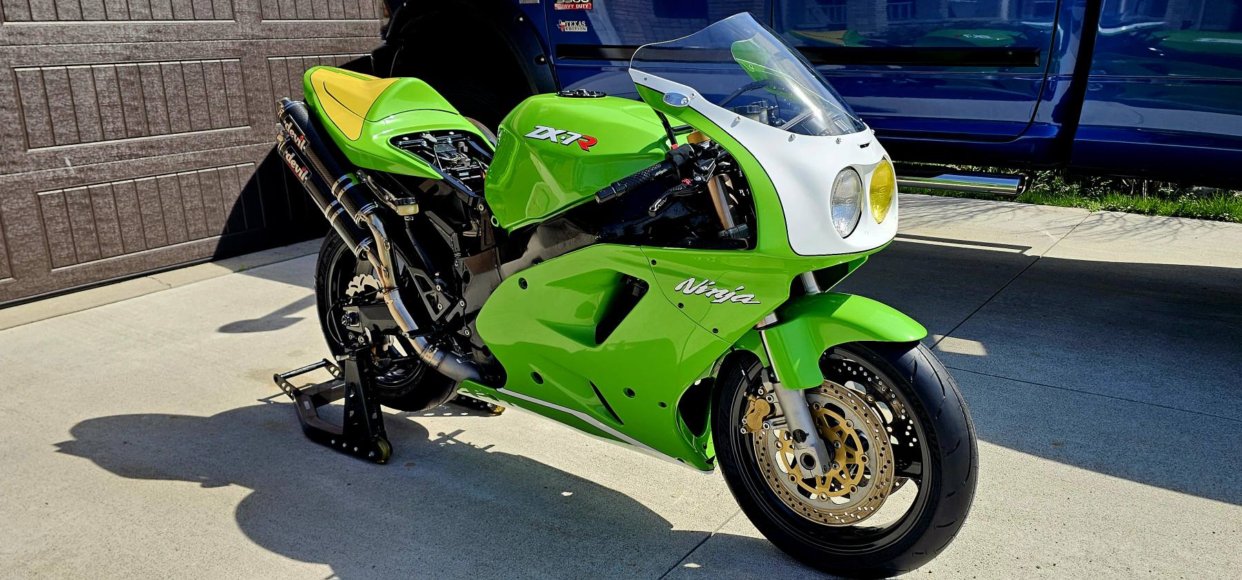 merci　5 Customizing a Kawasaki ZX7R motorcycle